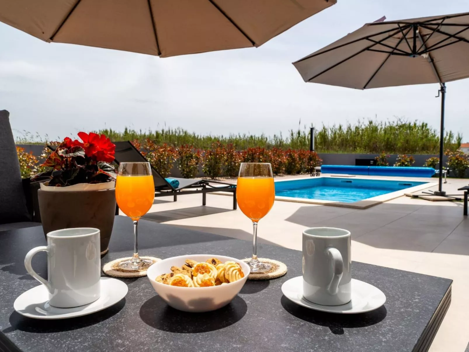 Villa mit beheiztem Pool - von TA Leut Agency-Buiten