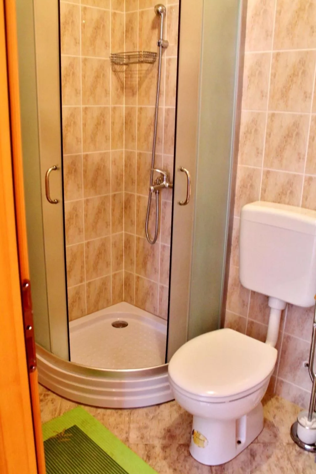 "Gubo1" mit Blick auf das Wasser-Binnen