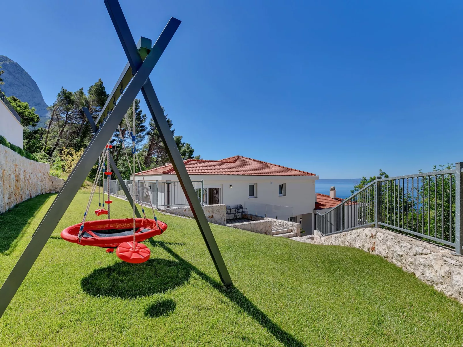 Mit Privatpool für 8 Personen  + 2 Kinder ca. 450 m&sup2; in Bast, Dalmatien (G-Buiten