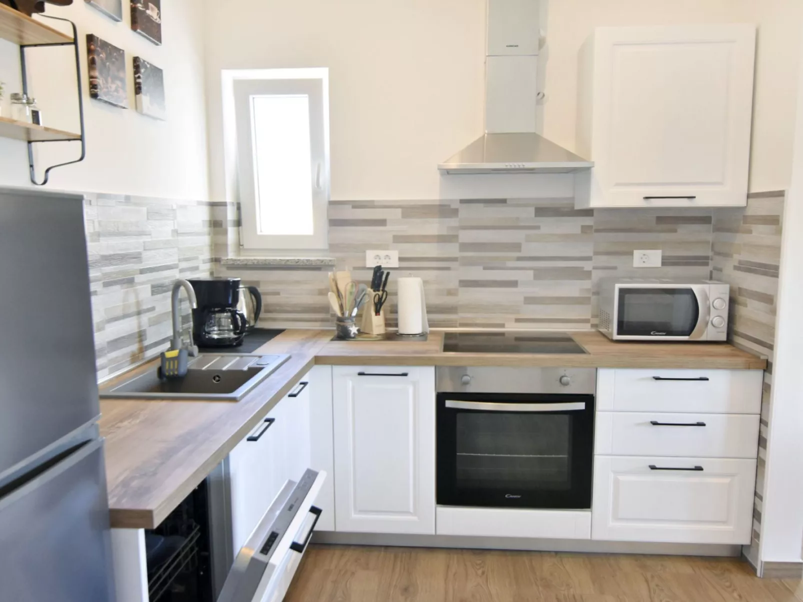 Apartment 2 in einer neuen Villa mit Pool in ruhiger Lage-Binnen