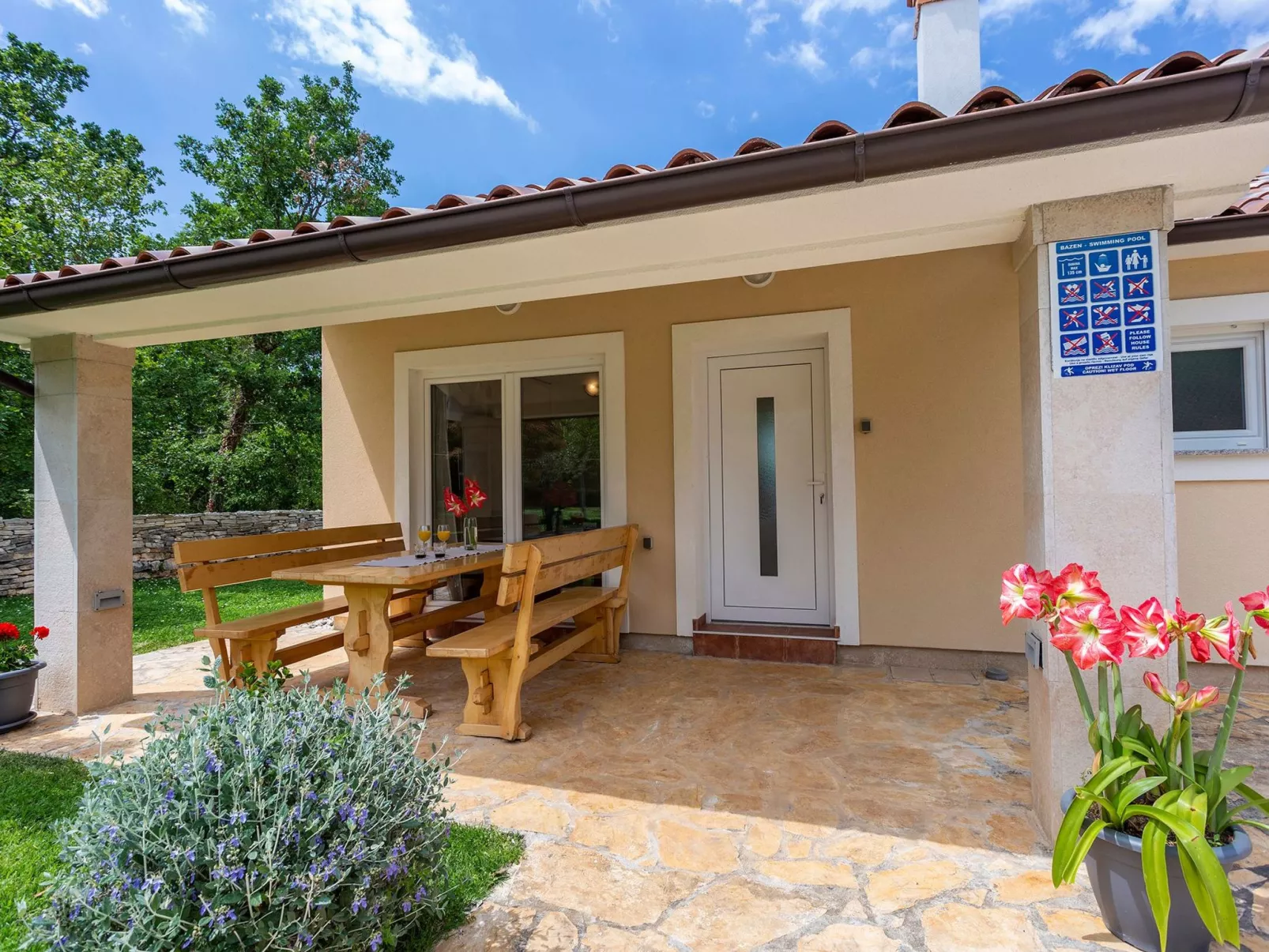 Ferienvilla Darko mit Schwimmbad-Buiten