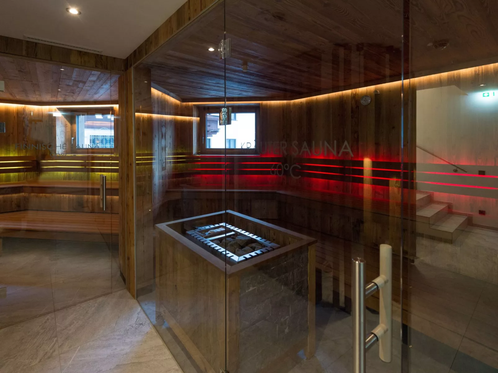 Zirmhof Apartments-Buiten