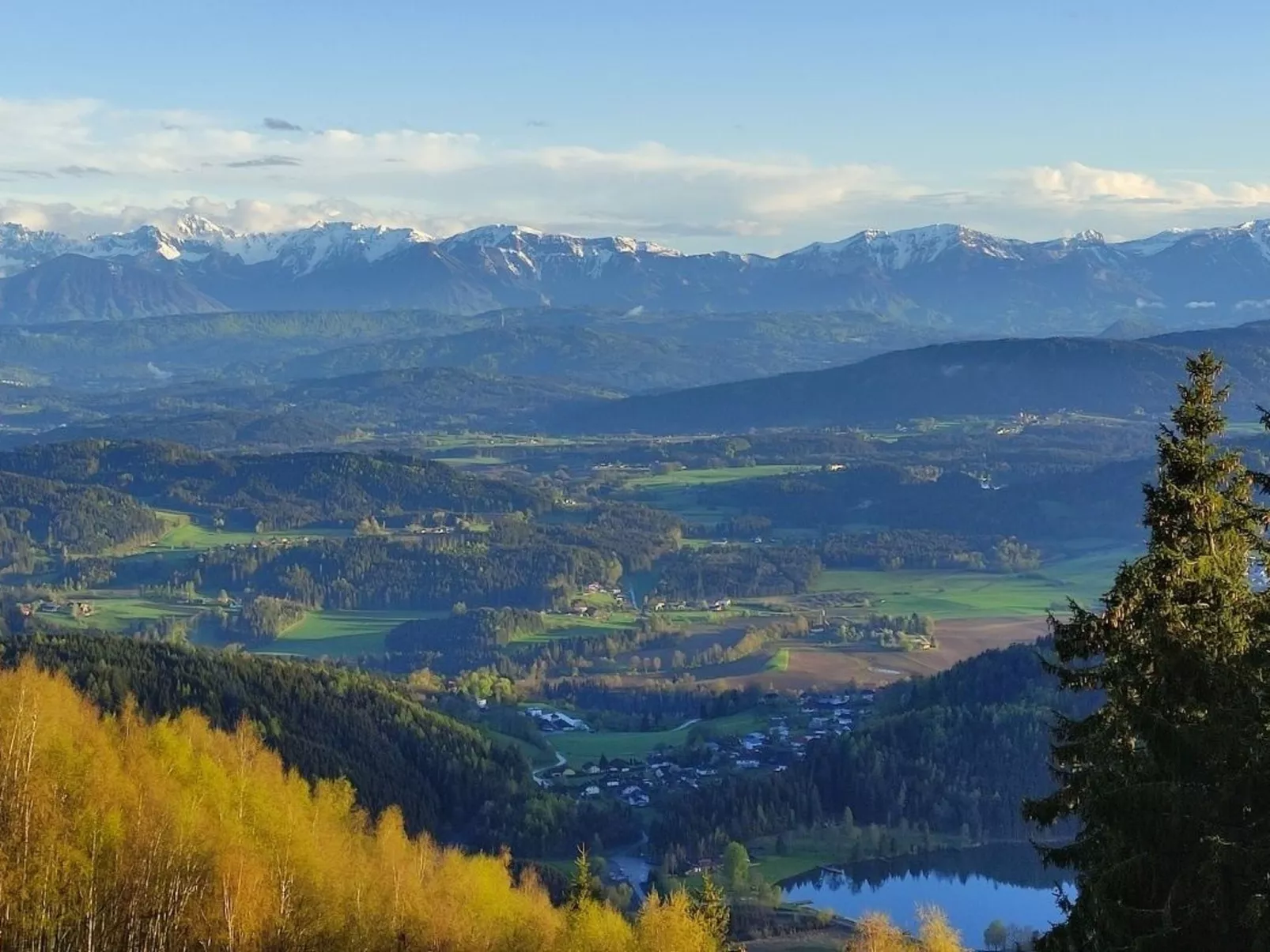 Sonniges Berghaus, ruhige Lage, phantastischer Weitblick