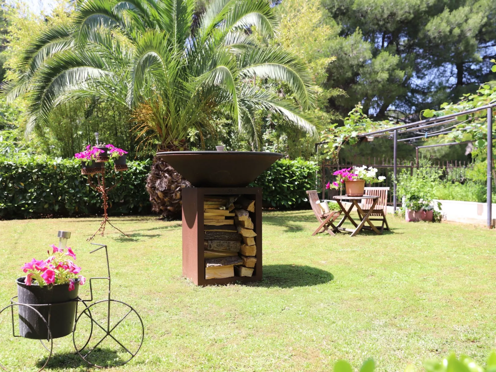 Gemütliche Wohnung mit Gartenblick-Buiten