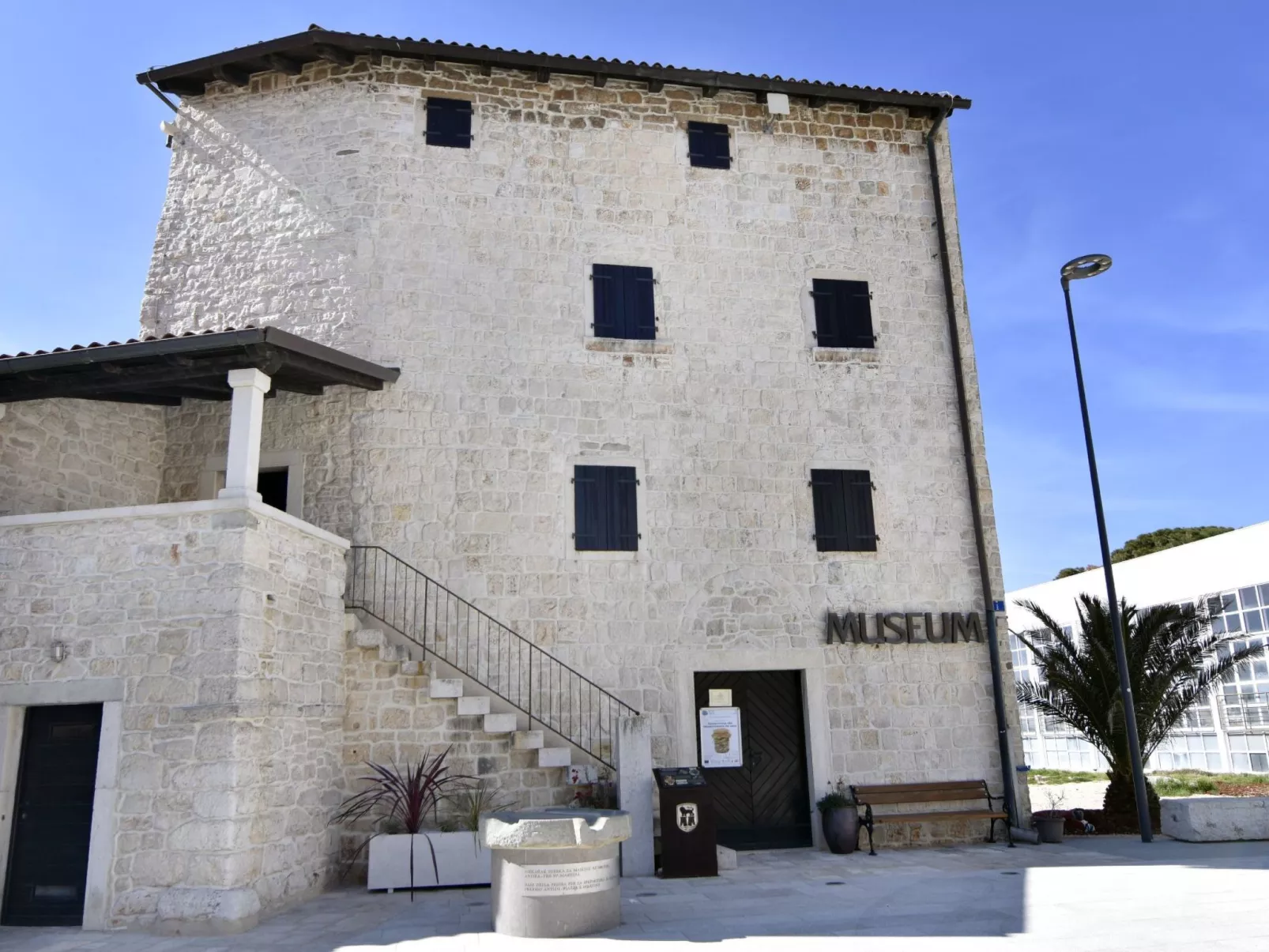 Apartment Nika1 Umag mit Pool und Whirlpool 400 Meter vom Strand entfernt - Buiten