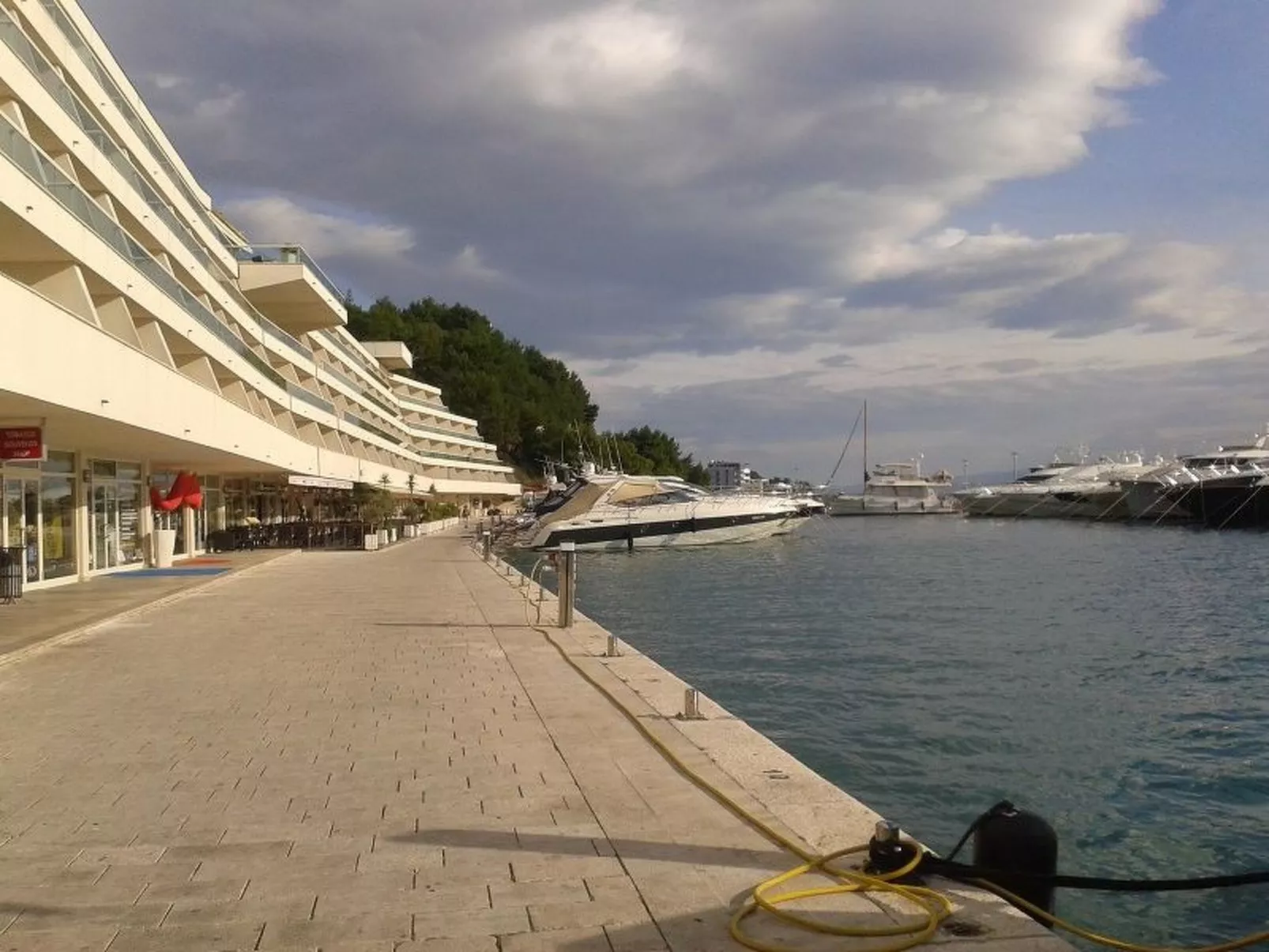 Strandnahe Wohnung mit großer Terrasse-Buiten