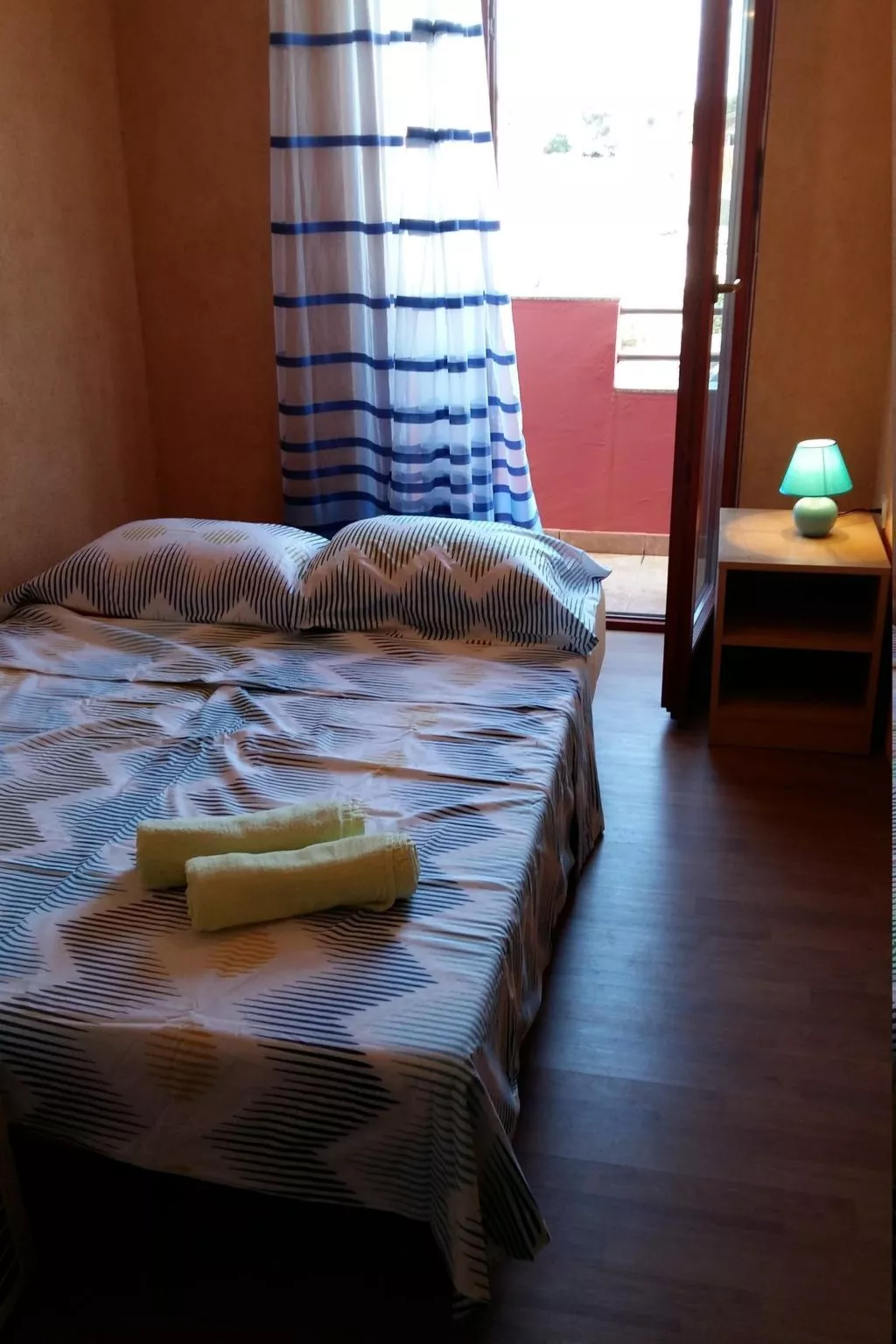 Ema erste Etage mit offener Terrasse-Binnen