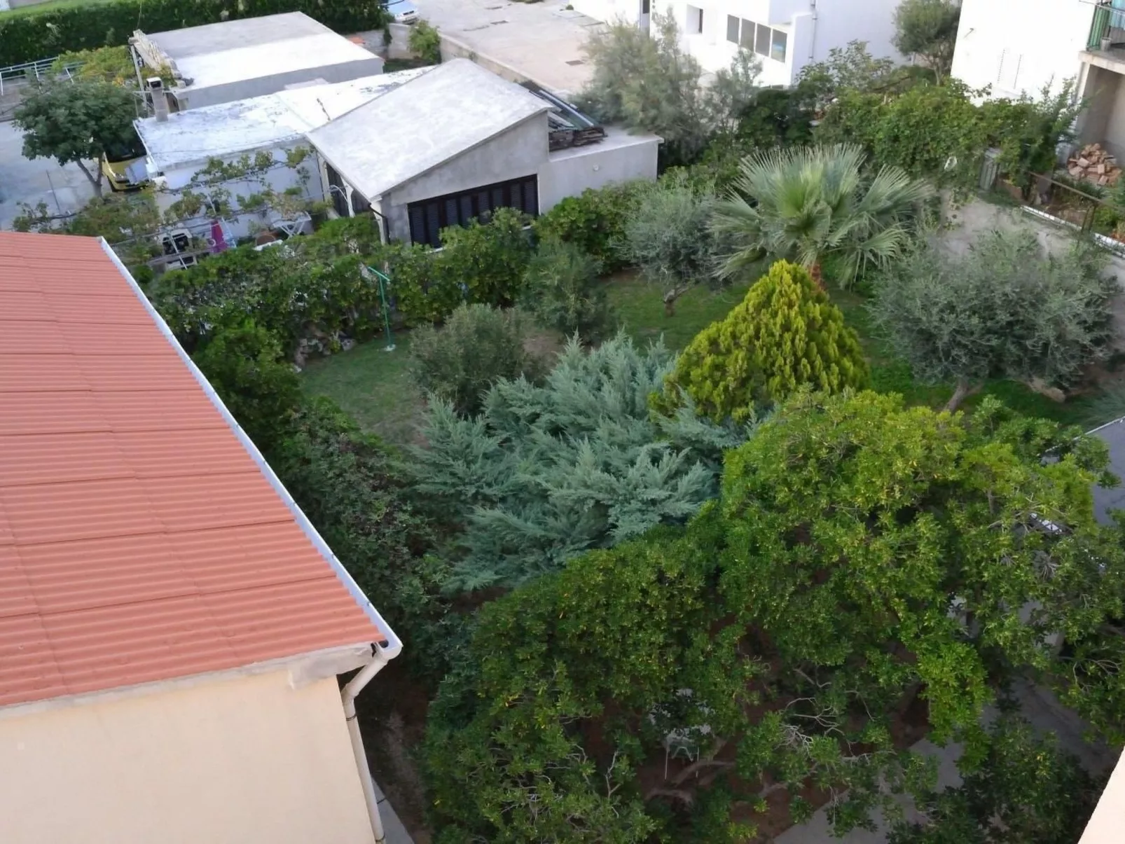 Große Ferienwohnung in Pag mit Privater Terrasse-Buiten