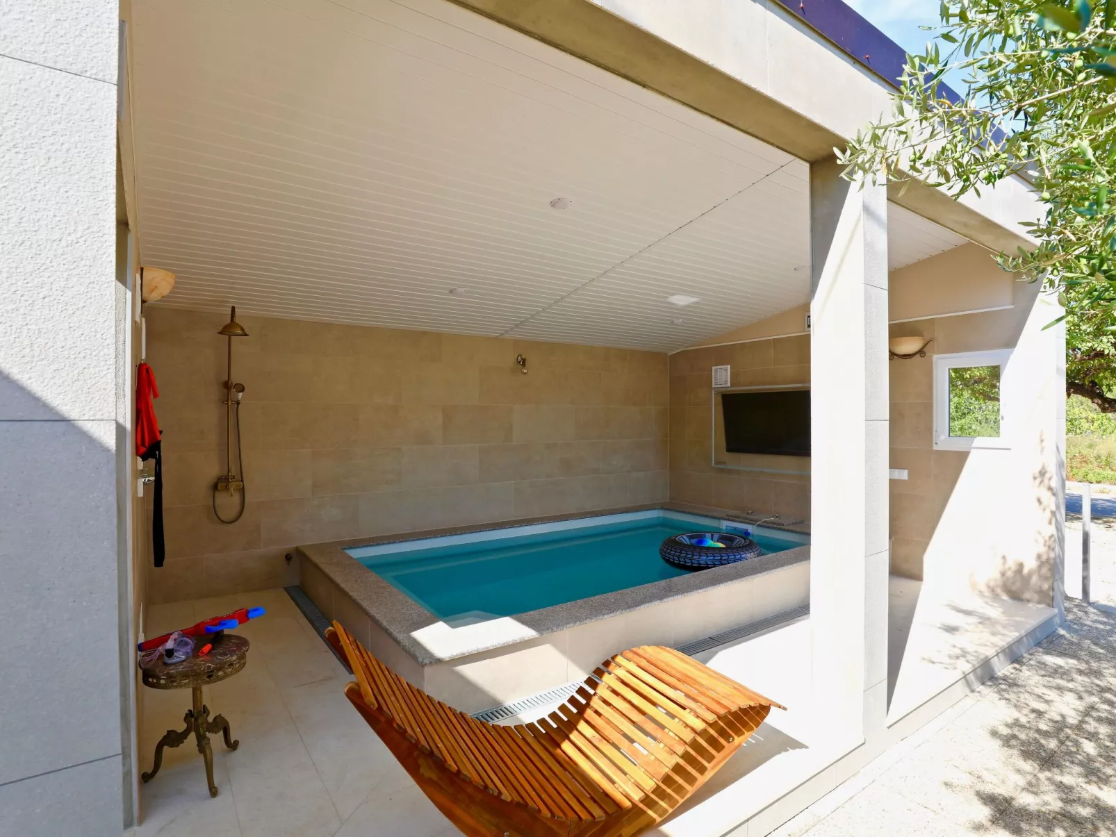 Manora Sucuraj Pool Gästehaus-Image-tags.info