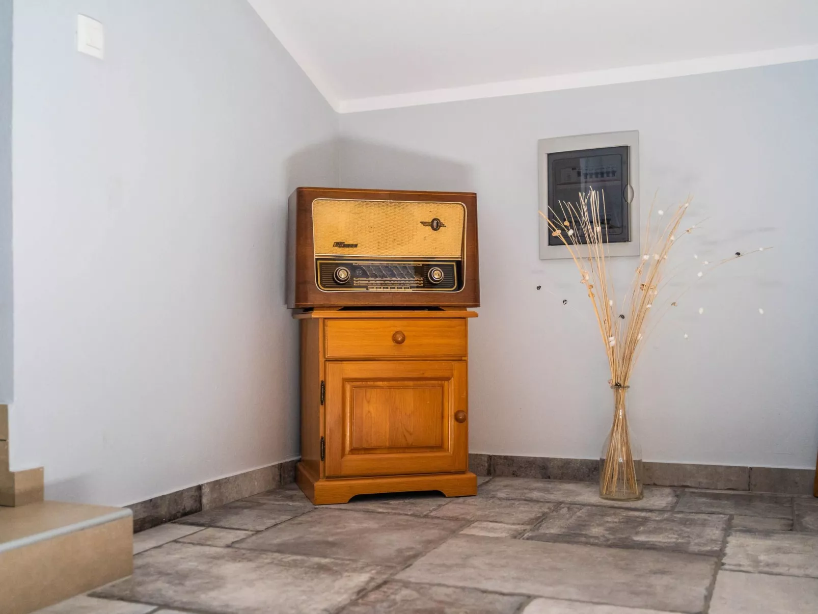 Luxuriöse Villa auf großem Privatgrundstück-Binnen