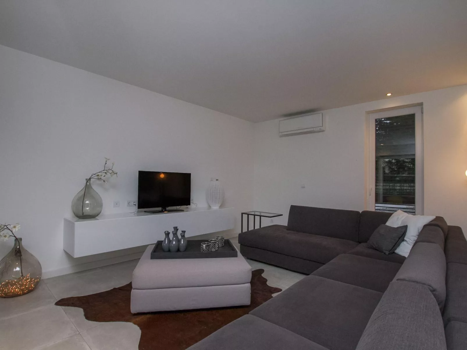 Villa mit Pool-Binnen