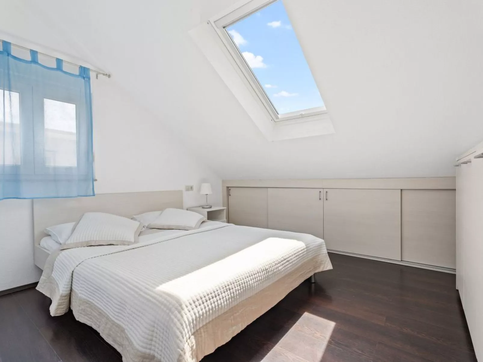 Ferienappartement mit zwei Meerblick-Balkonen-Binnen