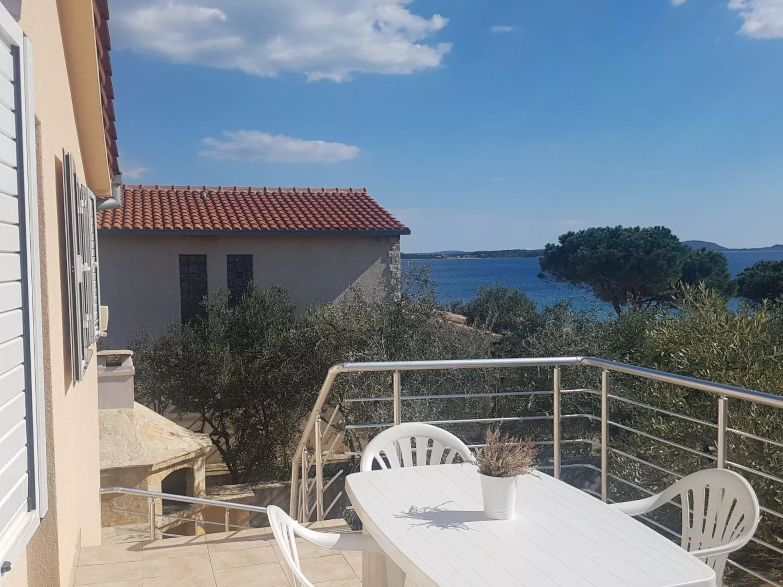 Mit Blick auf das Wasser-Buiten