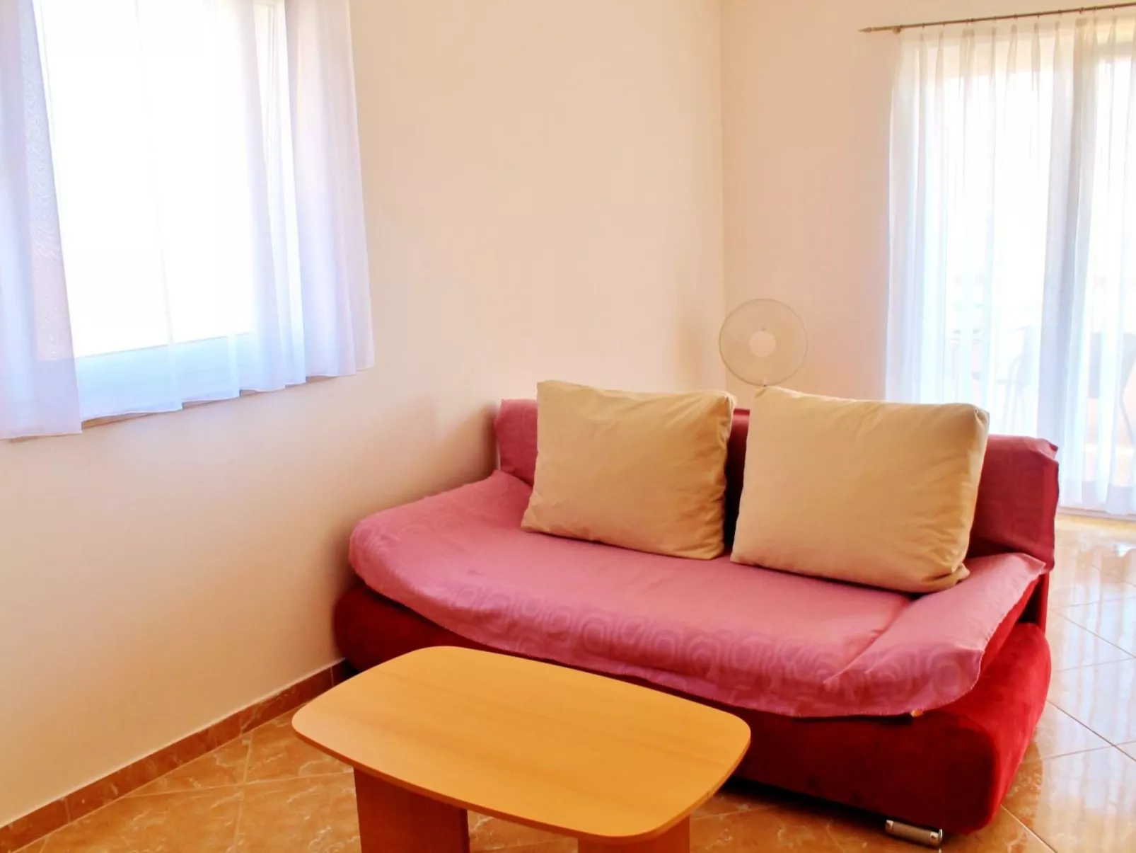 "Gubo2" mit Blick auf das Wasser-Binnen