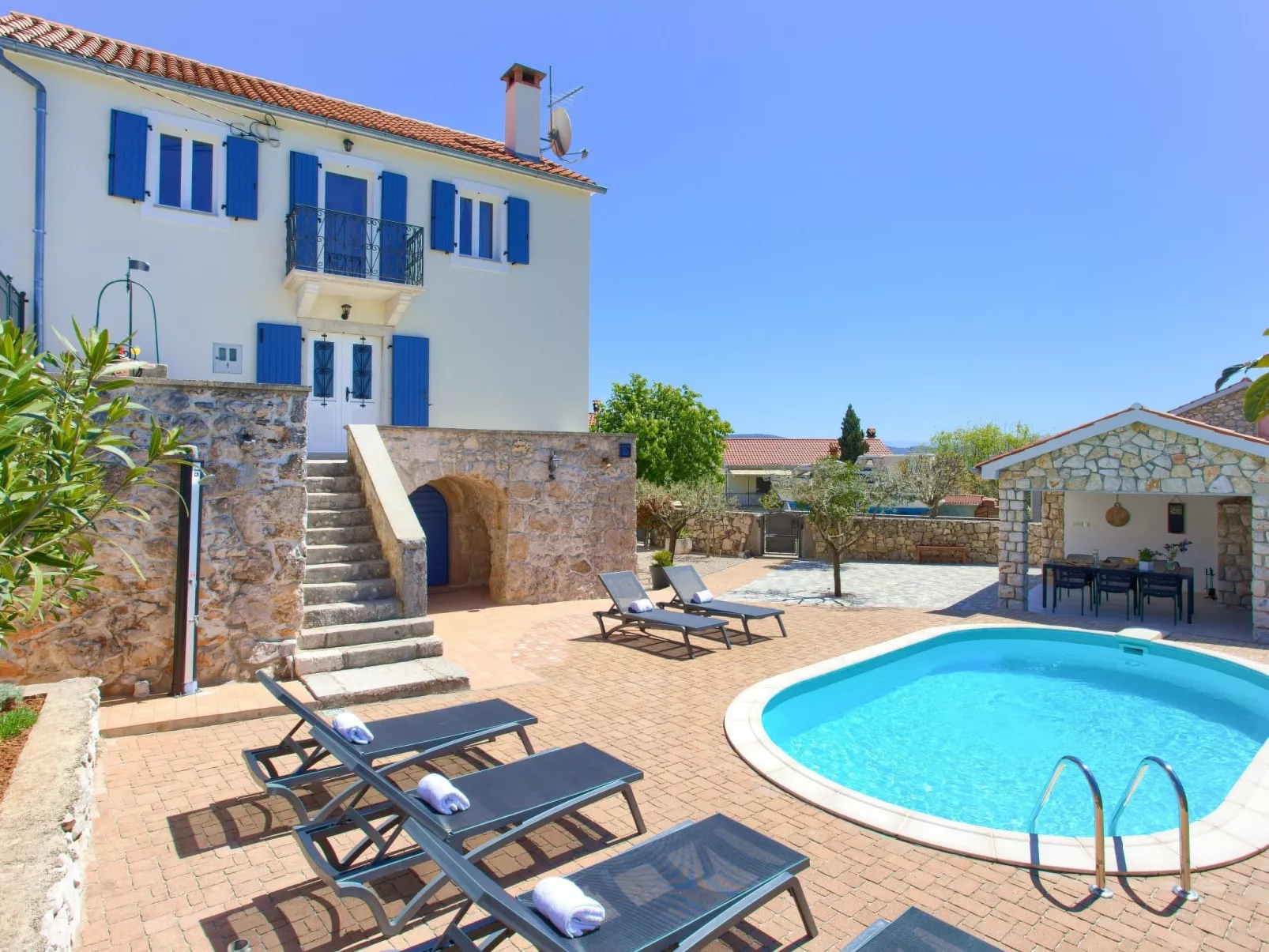 Steinvilla Margaret mit Pool und besonderem Flair