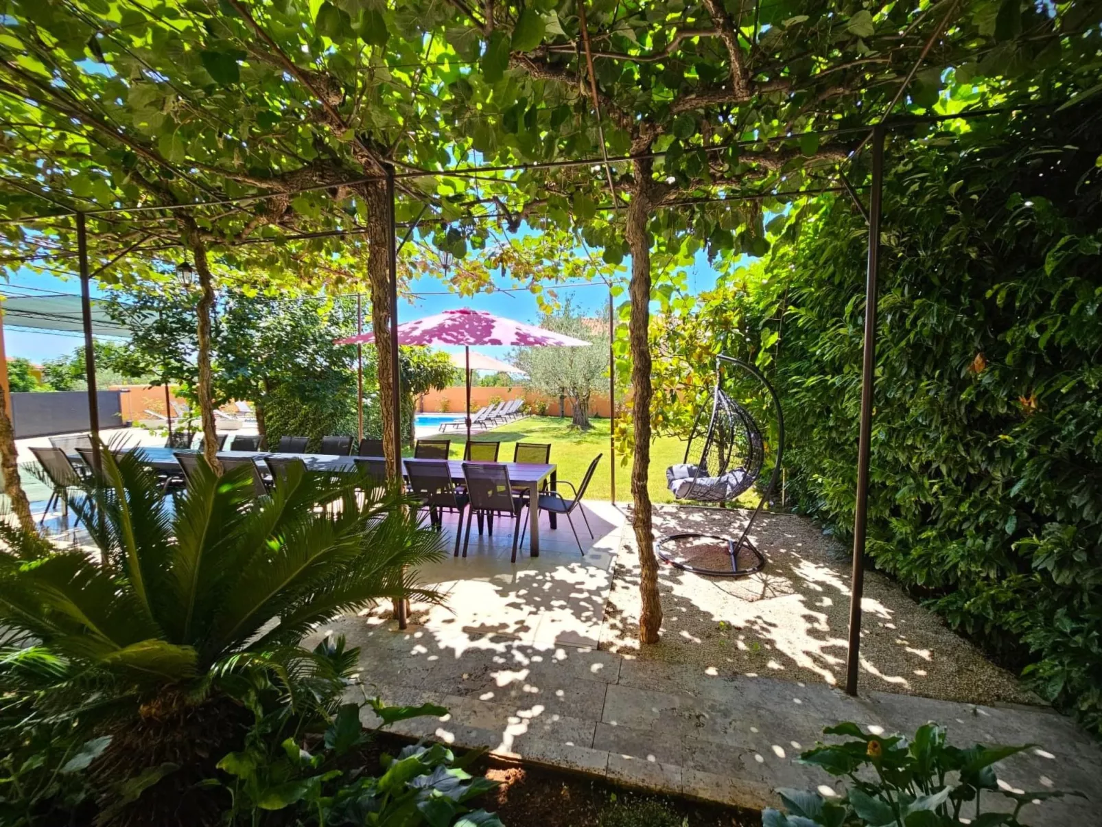 Sehr geräumige Villa mit Pool-Buiten