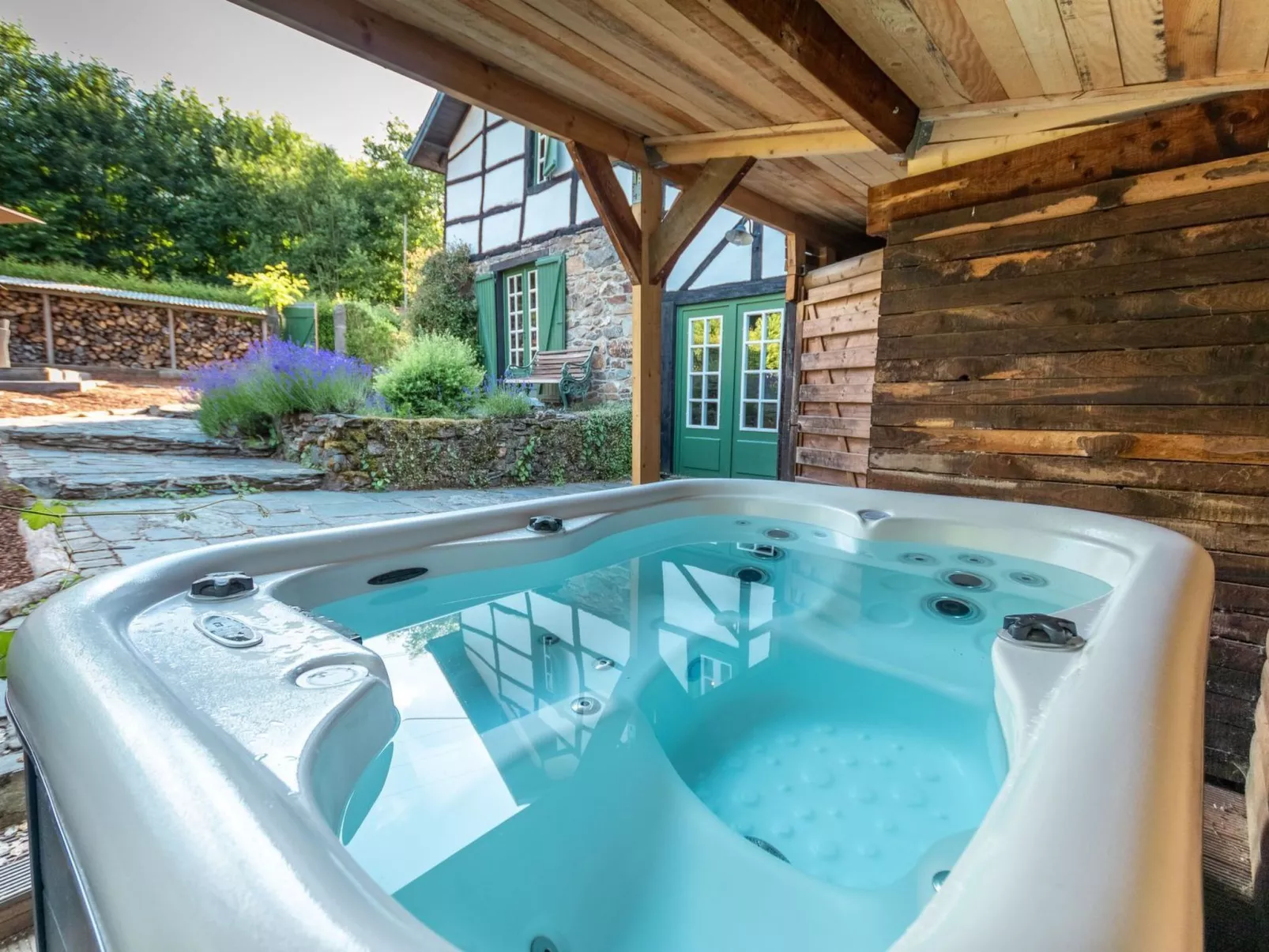 Ardenner Villa mit Jacuzzi-Buiten