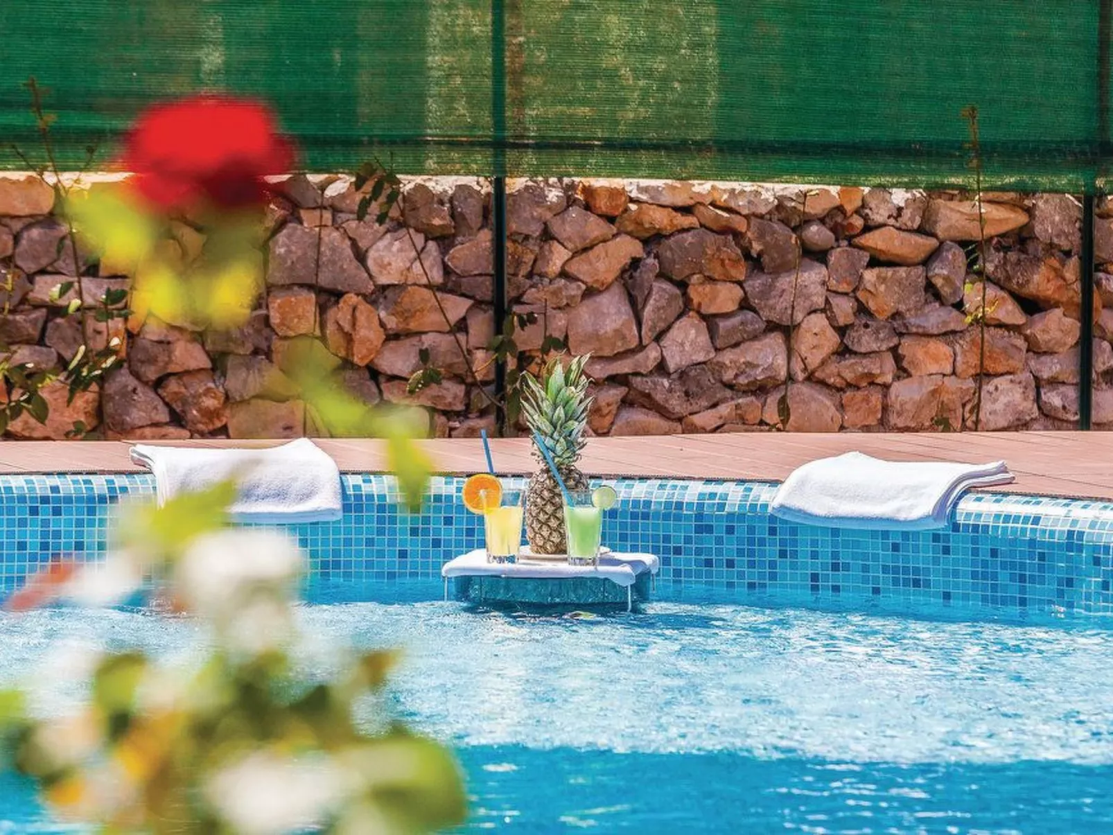 Geräumige, topmoderne Ferienvilla mit eigenem Pool-Buiten