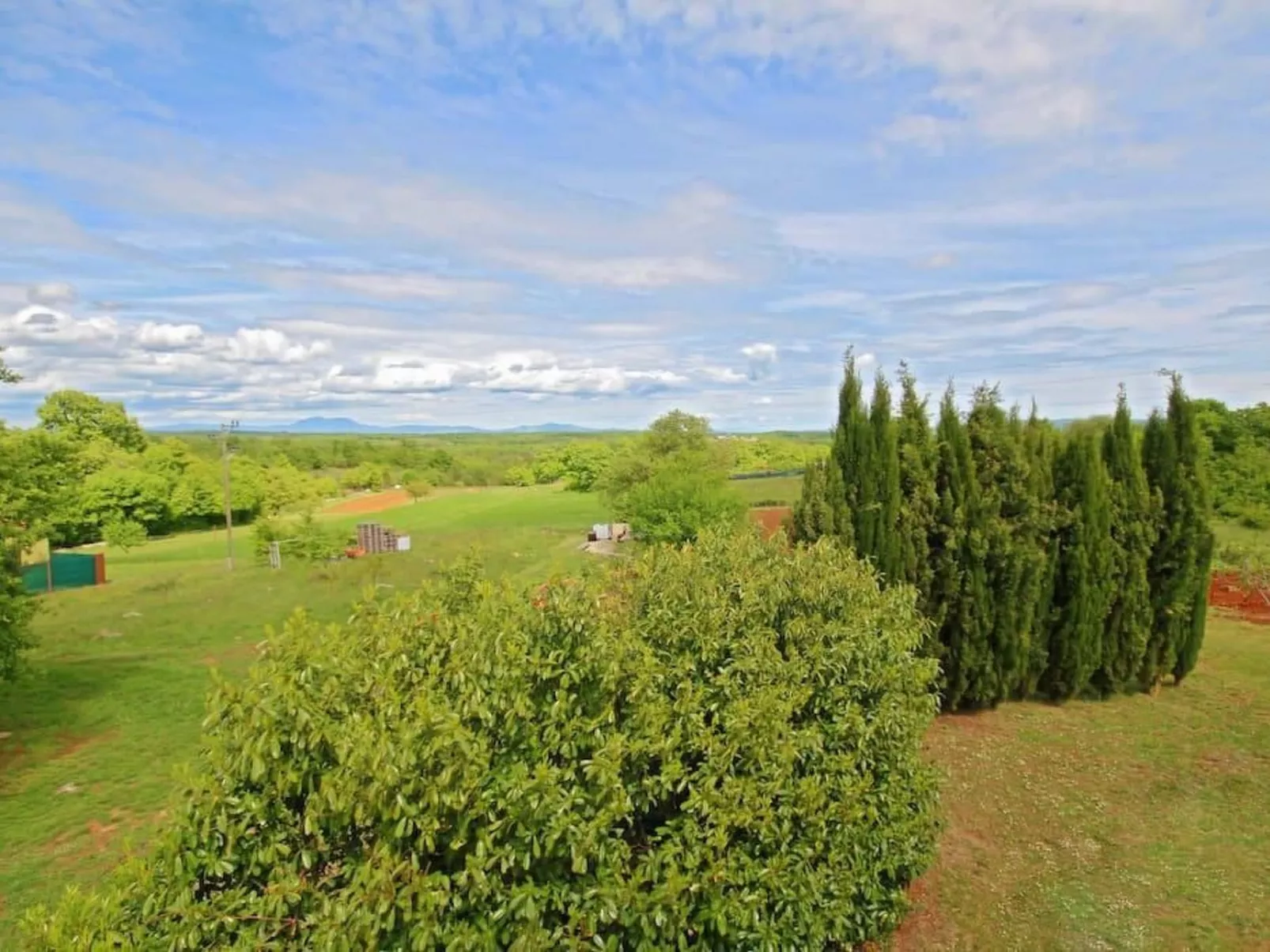 3-Schlafzimmer-Wohnung mit Gemeinschaftspool-Buiten