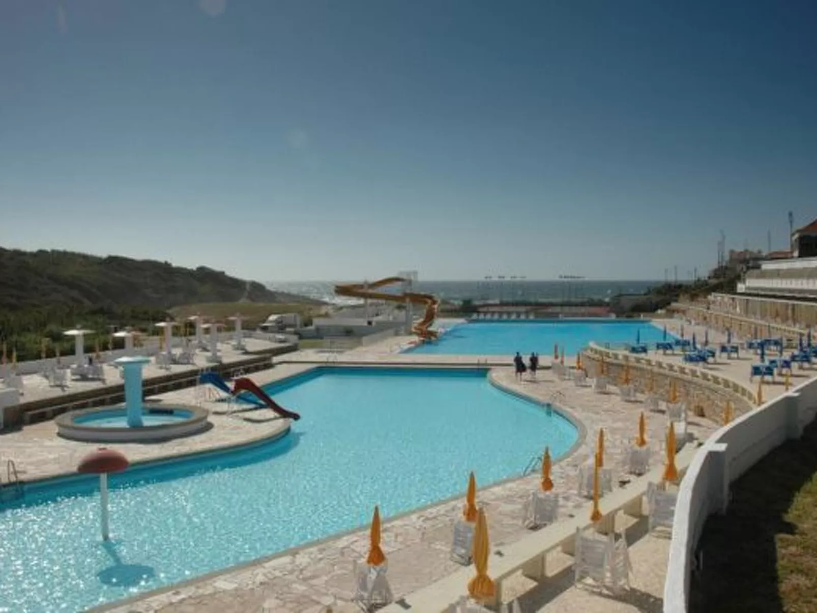 Schöne Wohnung in Azenhas Mar mit großem Garten-Buiten