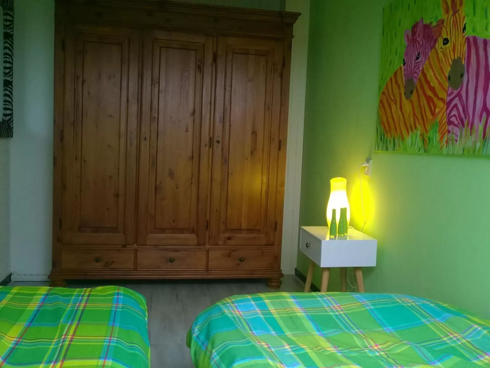 Gemütliches Vier-Personen-Bungalow mit Überdachung-Image-tags.info