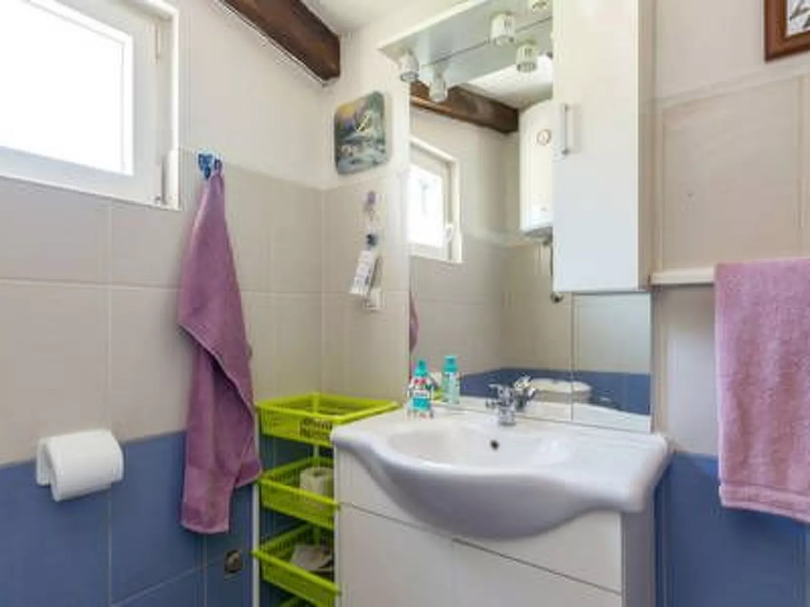 Hütte mit Garten, Grill und Terrasse-Binnen