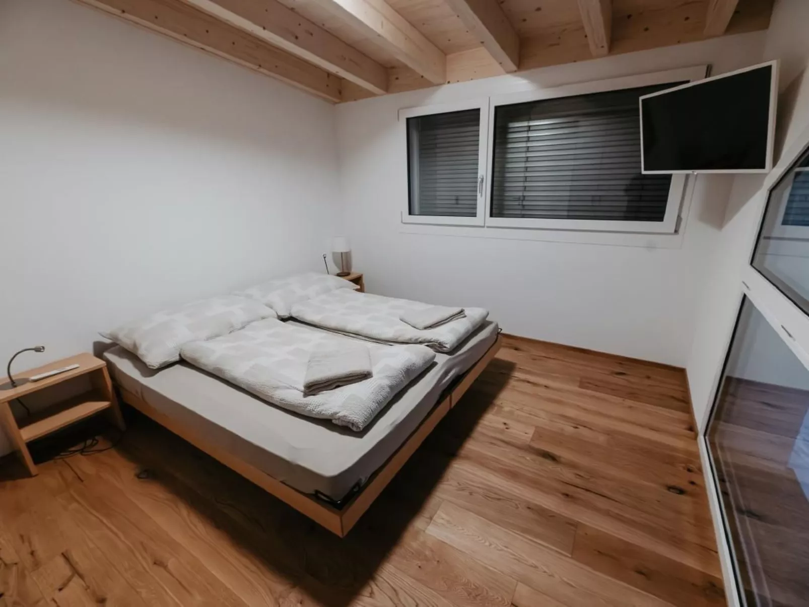 Moderne Ferienwohnung ROTHORN mit 2 Schlafzimmer-Binnen