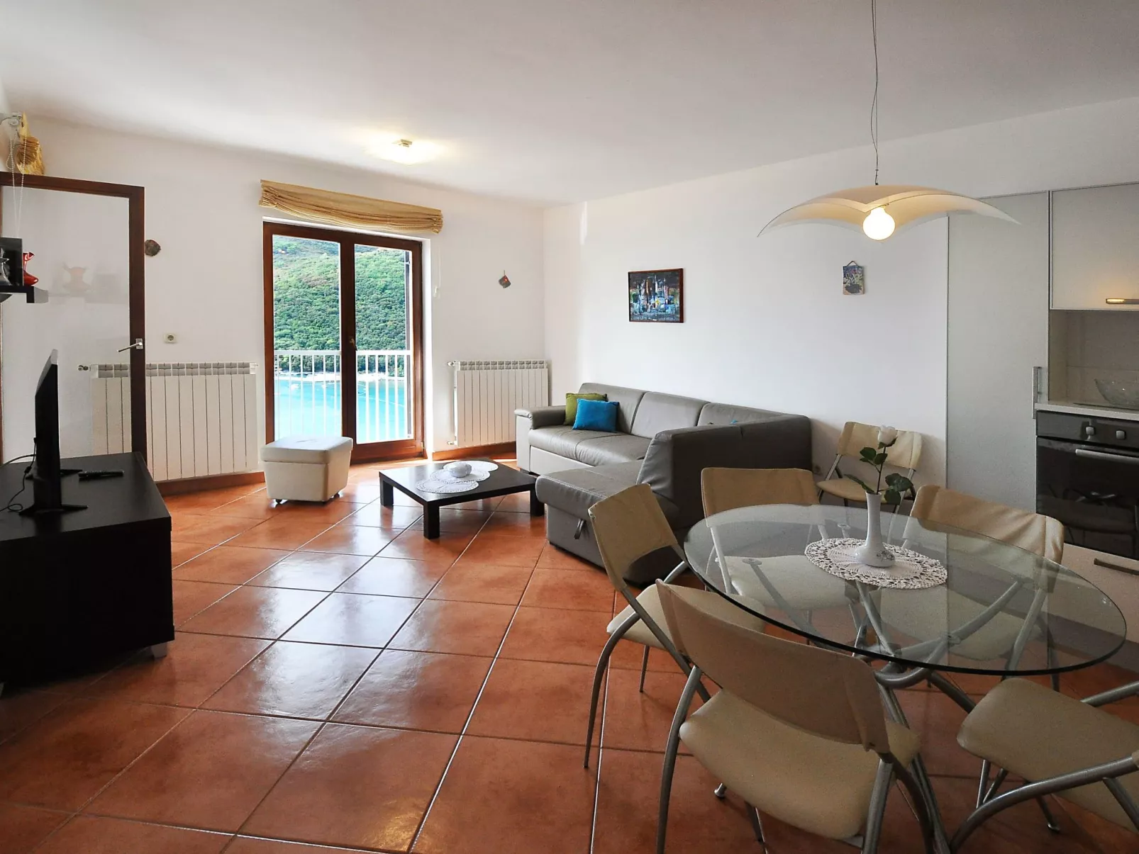 Drei-Zimmer-Wohnung in der Nähe des Meeres-Binnen