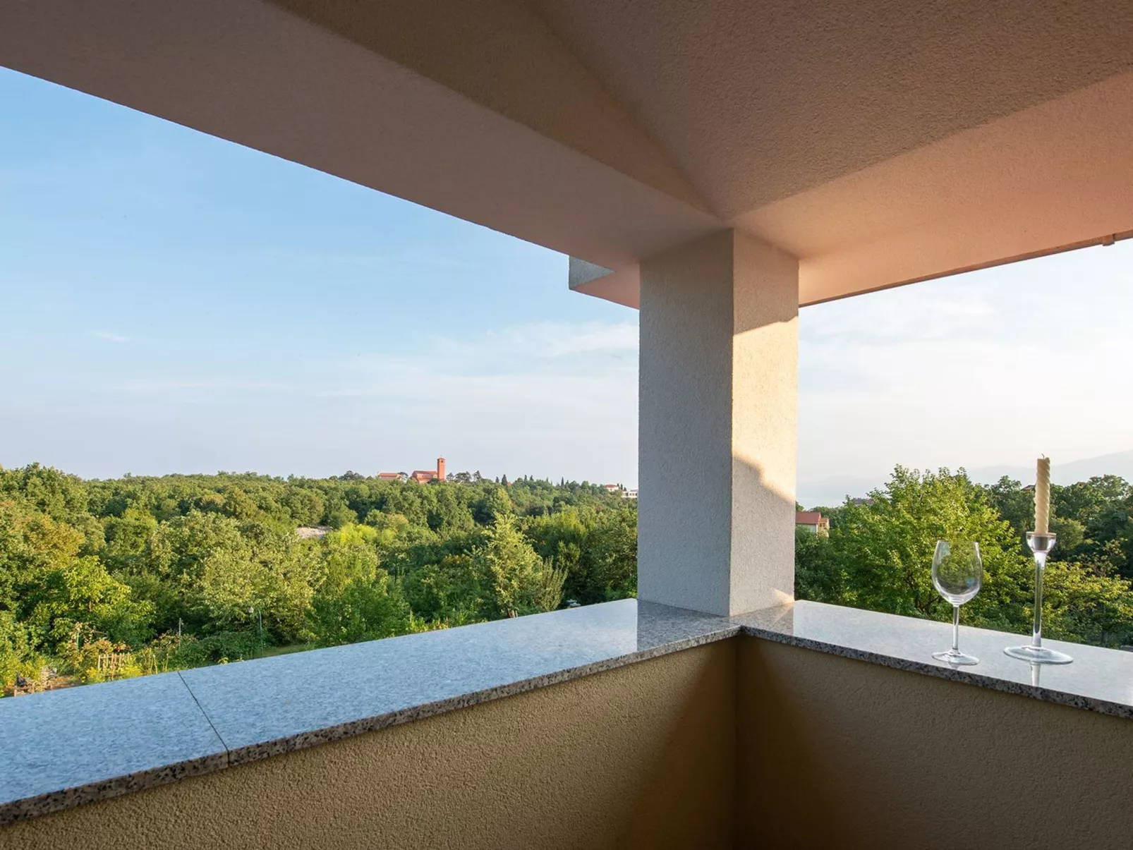 Mit Garten, Grill und Terrasse