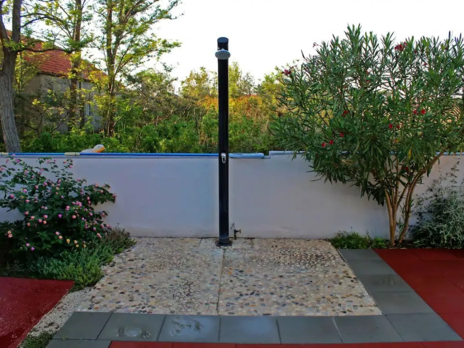 4-Schlafzimmer-Wohnung mit privatem Pool-Buiten