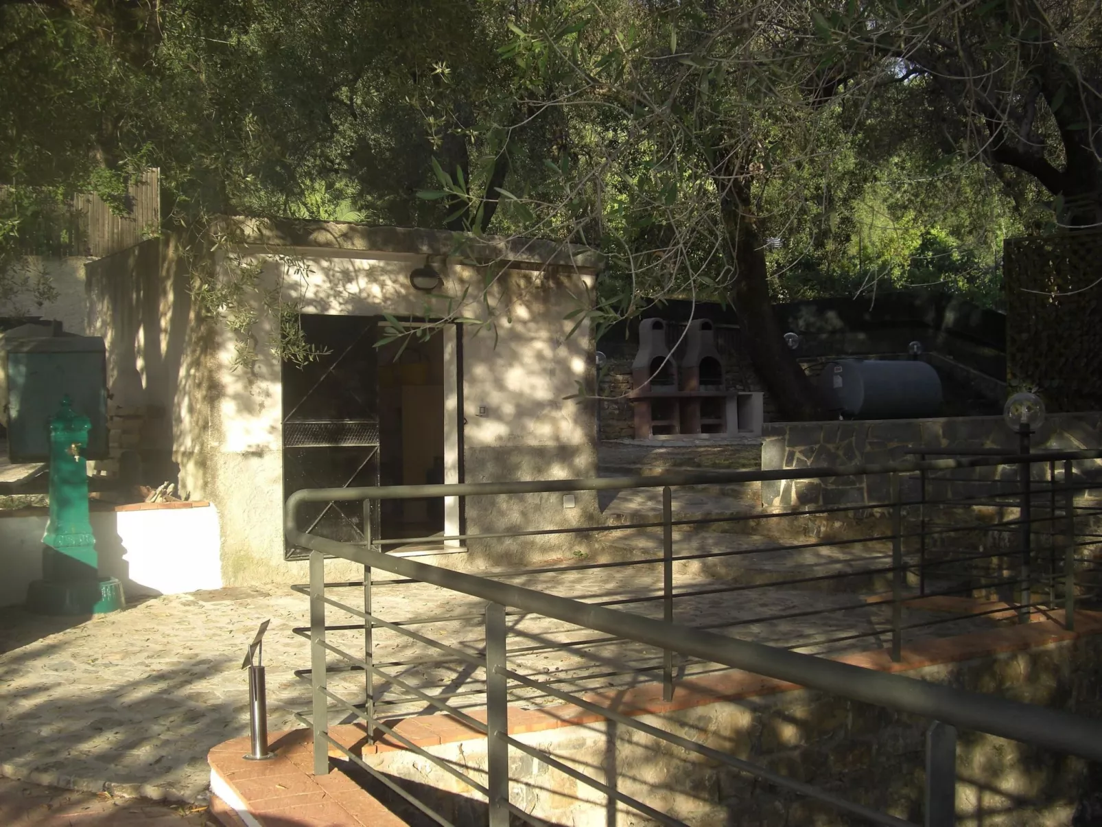 Strandnahe Ferienwohnung mit Garten und Grill - Buiten