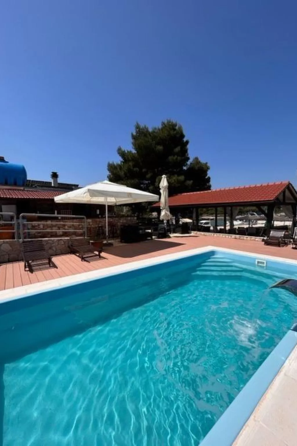 Strandhaus Lady - Ferienanlage Bain, Žut - Kornati-Buiten