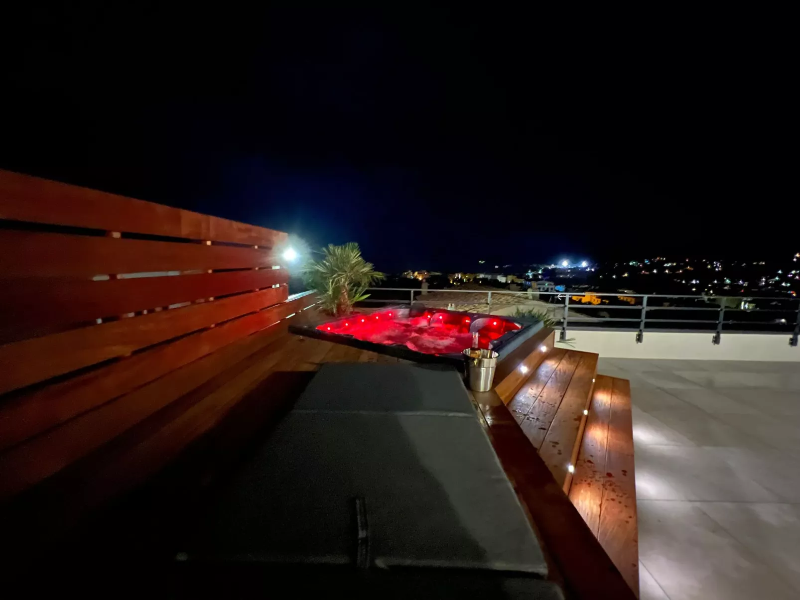 ISULA-RED_BEAUTIFUL_VIEW.-Buiten