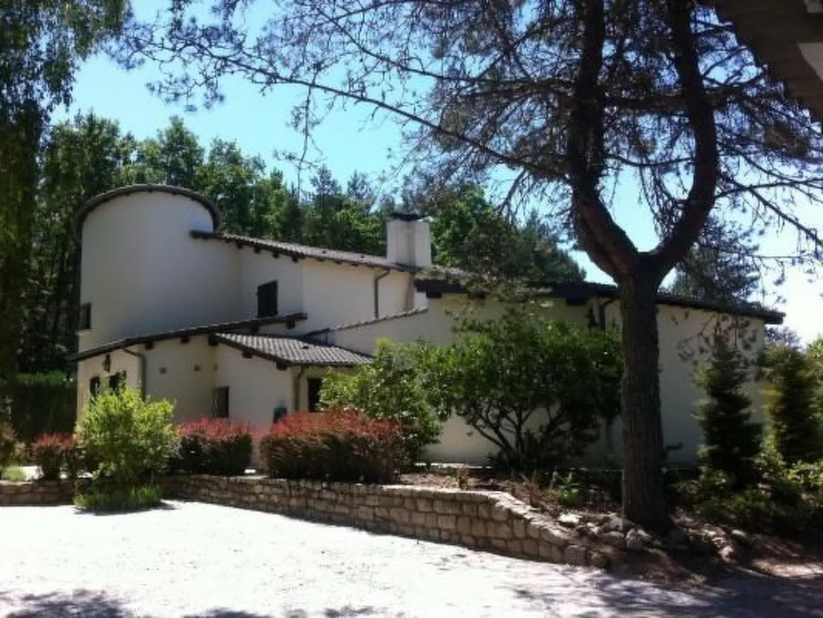 Mit Garten, Grill und Terrasse