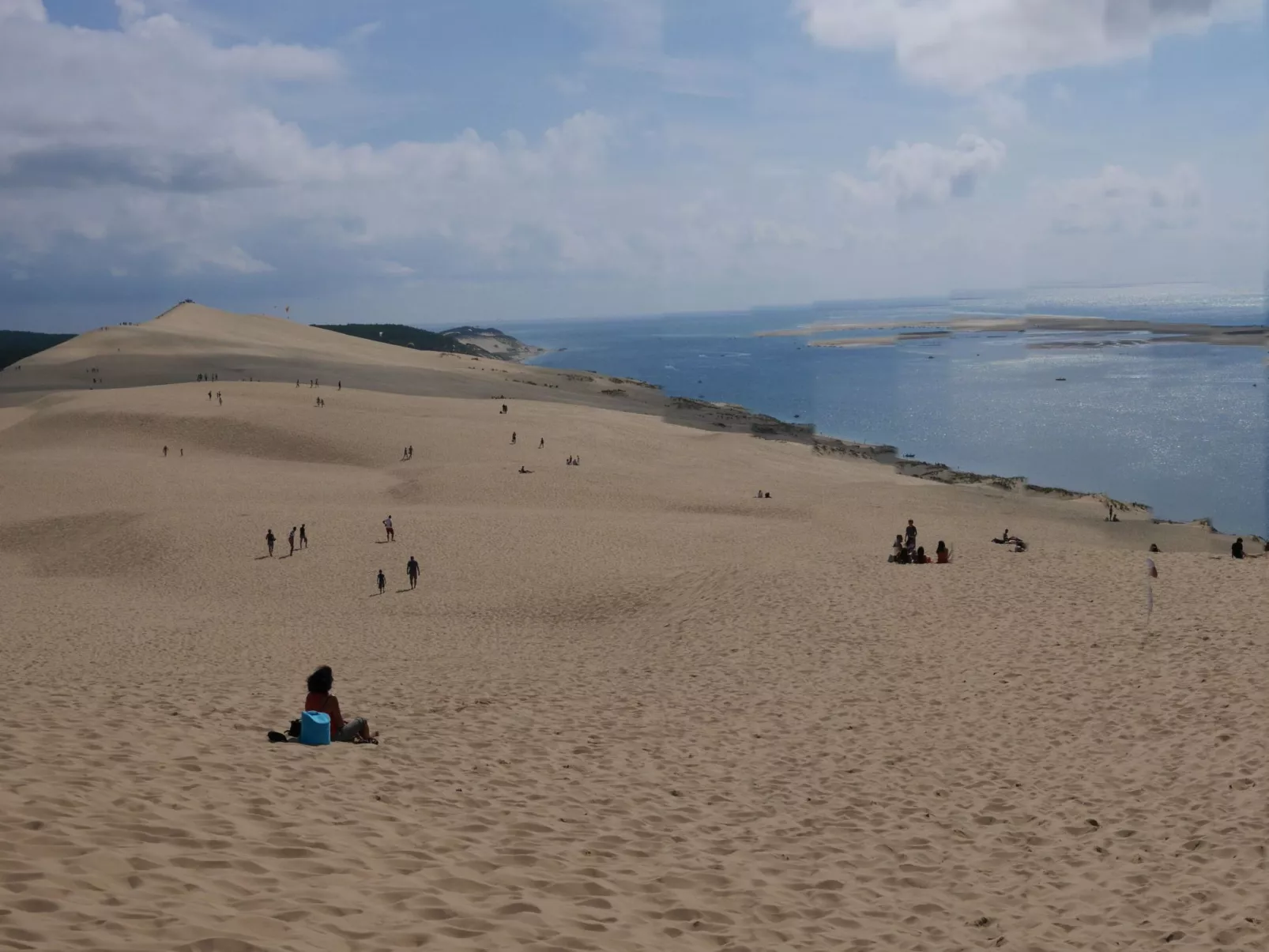 Schloss mit Überlaufpool an der Dordogne-Image-tags.info