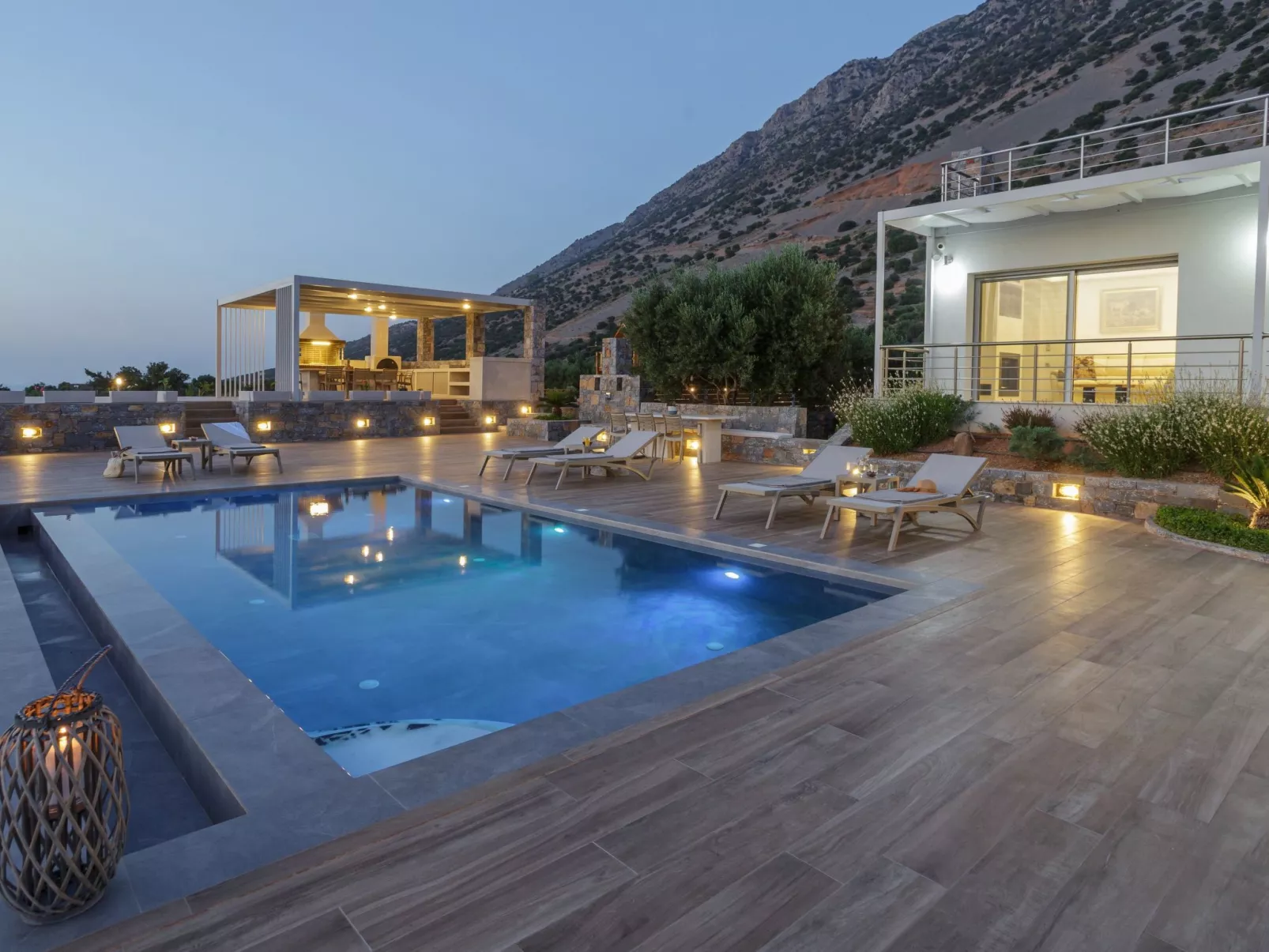 Villa mit Grillplatz und privatem beheiztem Pool