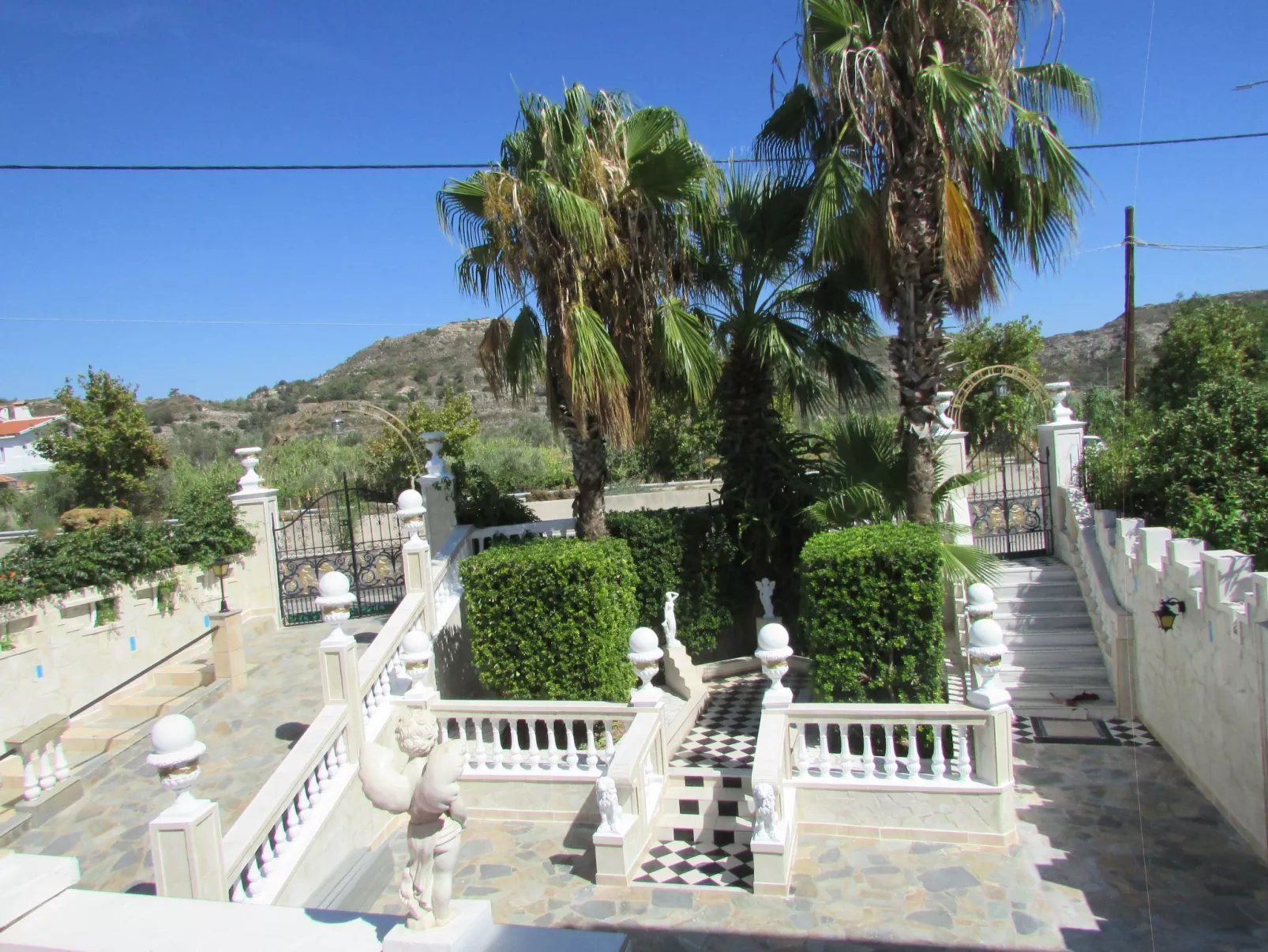 Castellino-Studios-Buiten