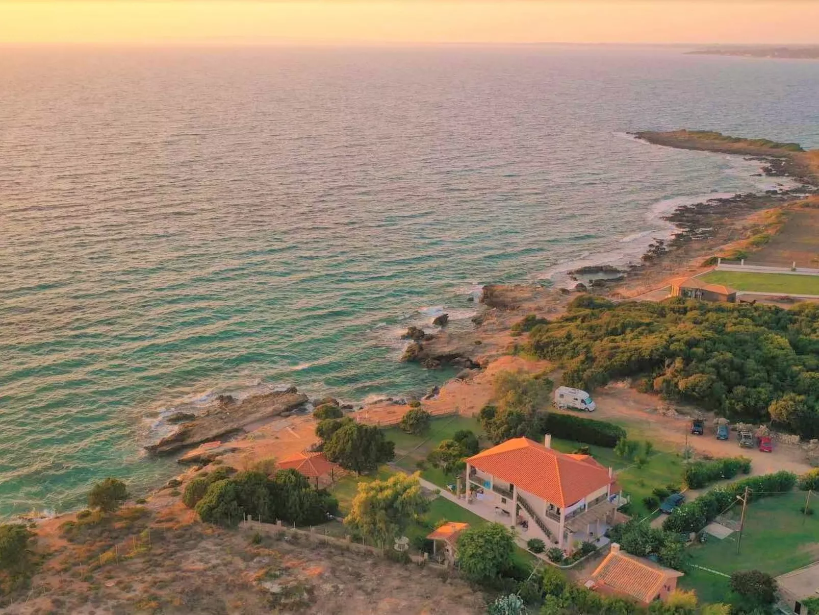 Apartment mit Meer- und Gartenblick - Genari Beach-Buiten