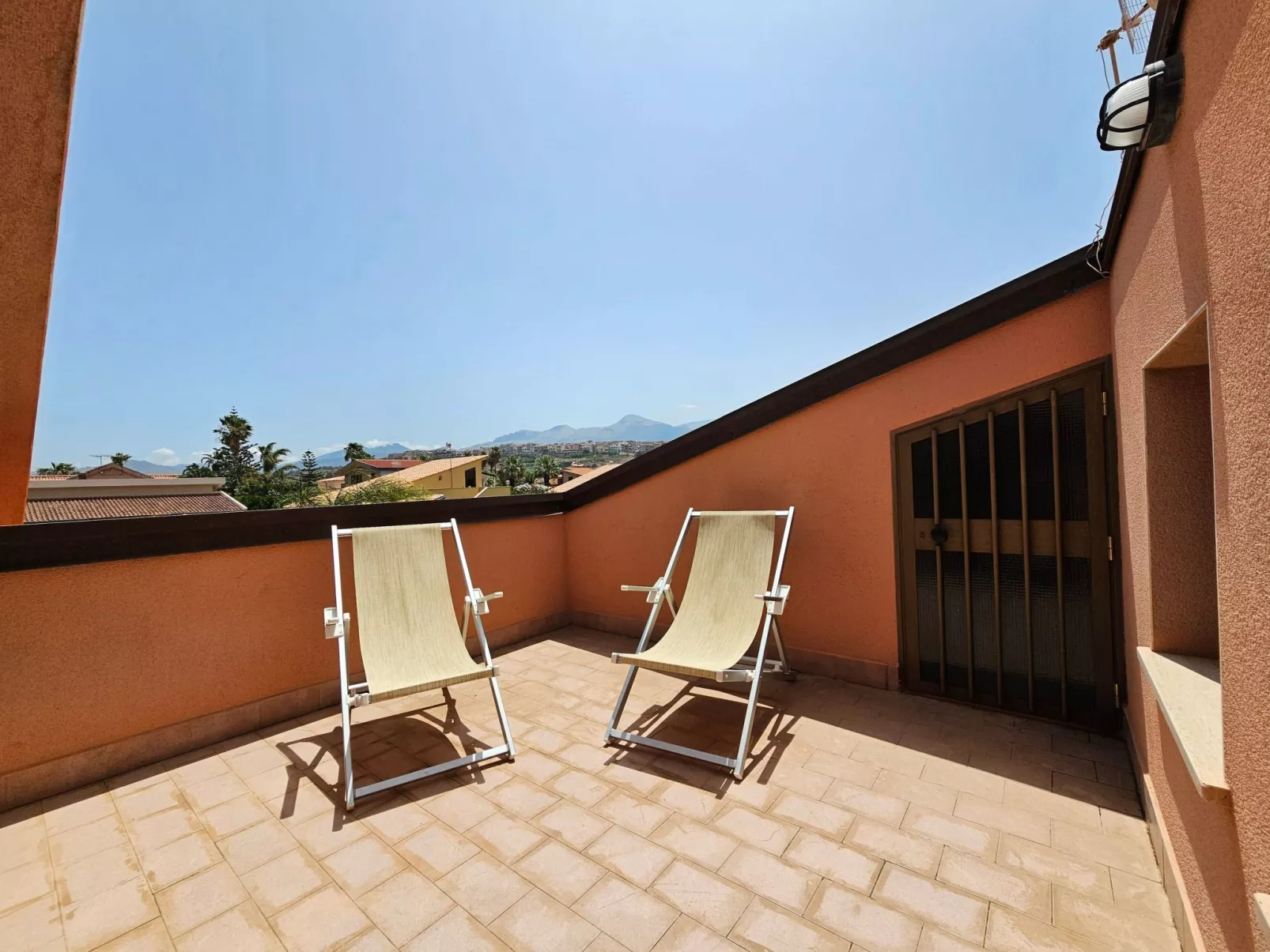 Villa mit Wasserblick-Buiten