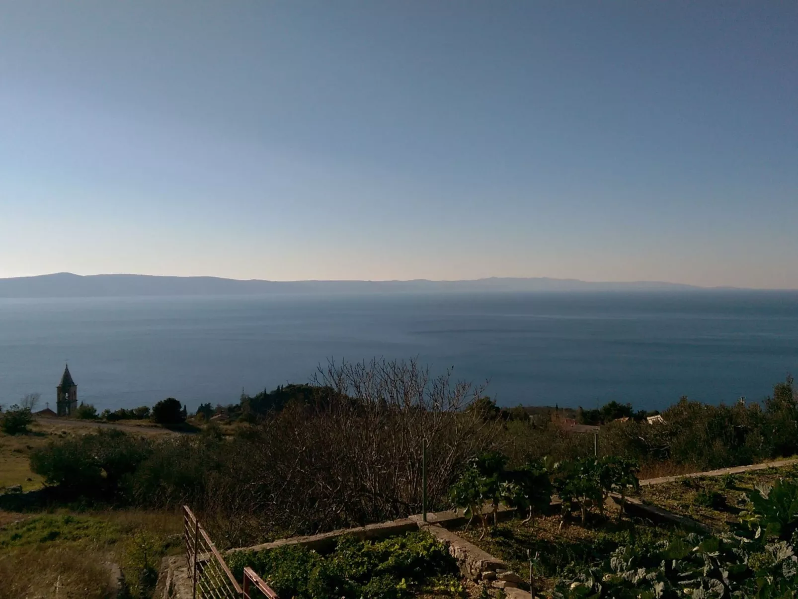 Mit Blick auf das Wasser-Buiten