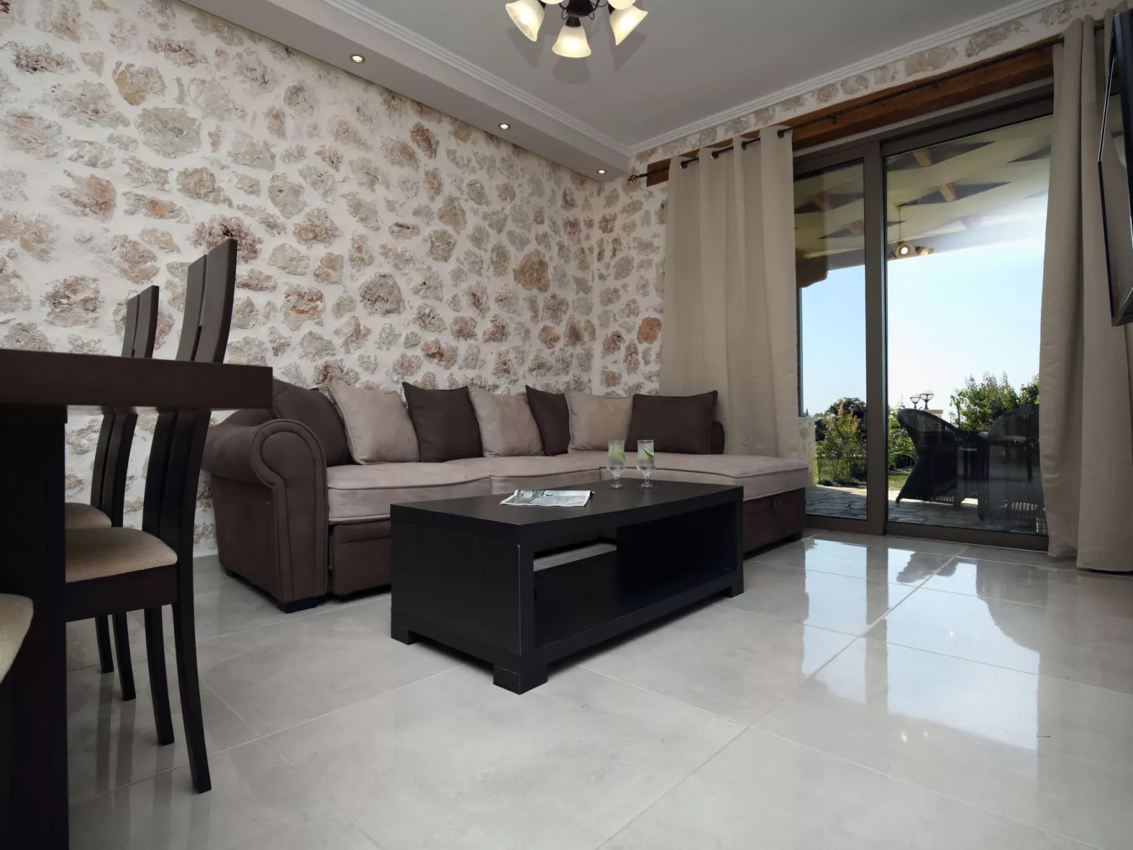 Villa Hrw mit privatem Pool-Binnen