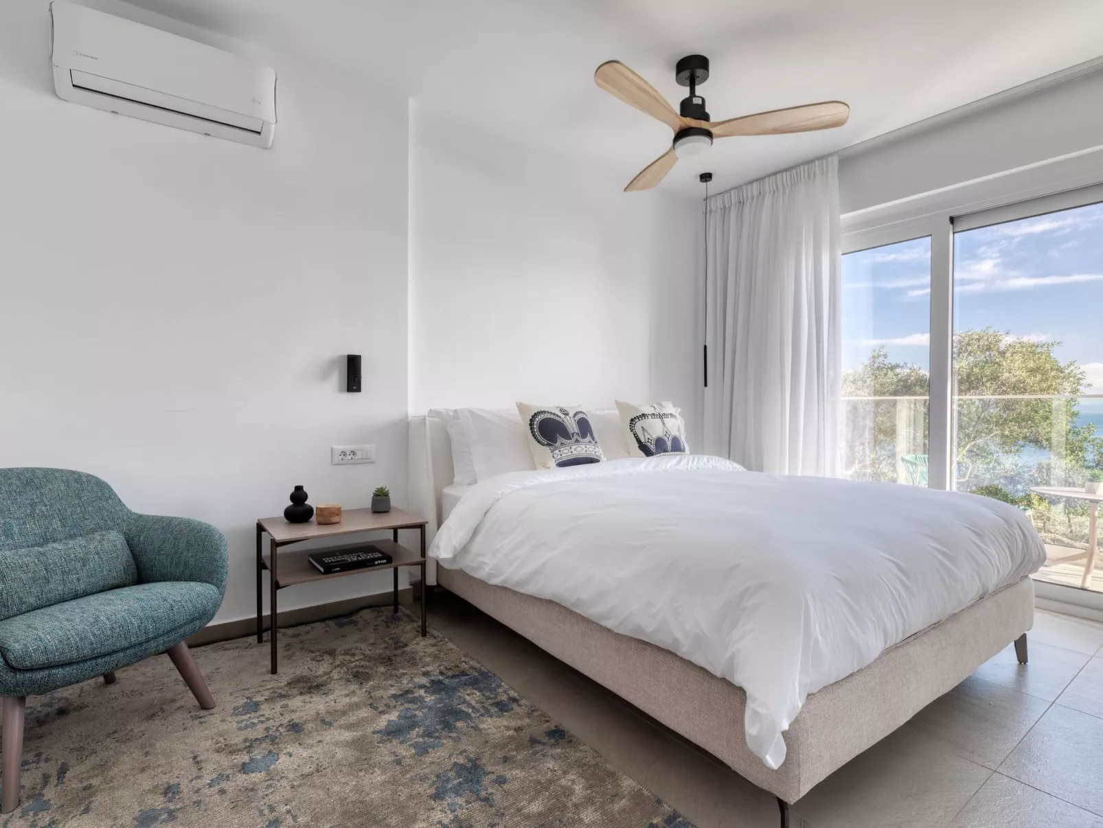 Luxuriöses Apartment mit zwei Schlafzimmern und Meerblick-Binnen