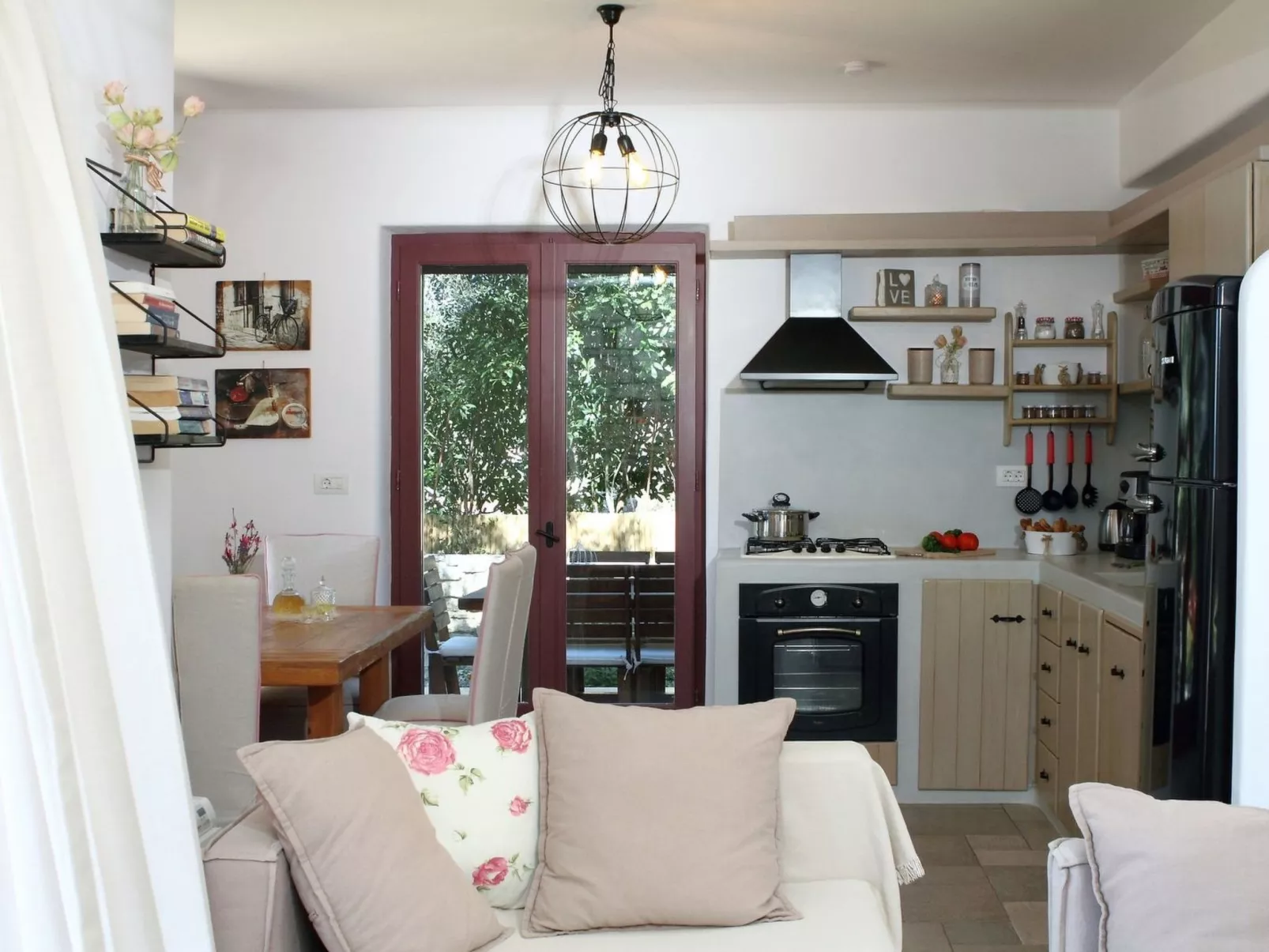 "Agapi" mit Infinity-Pool-Binnen