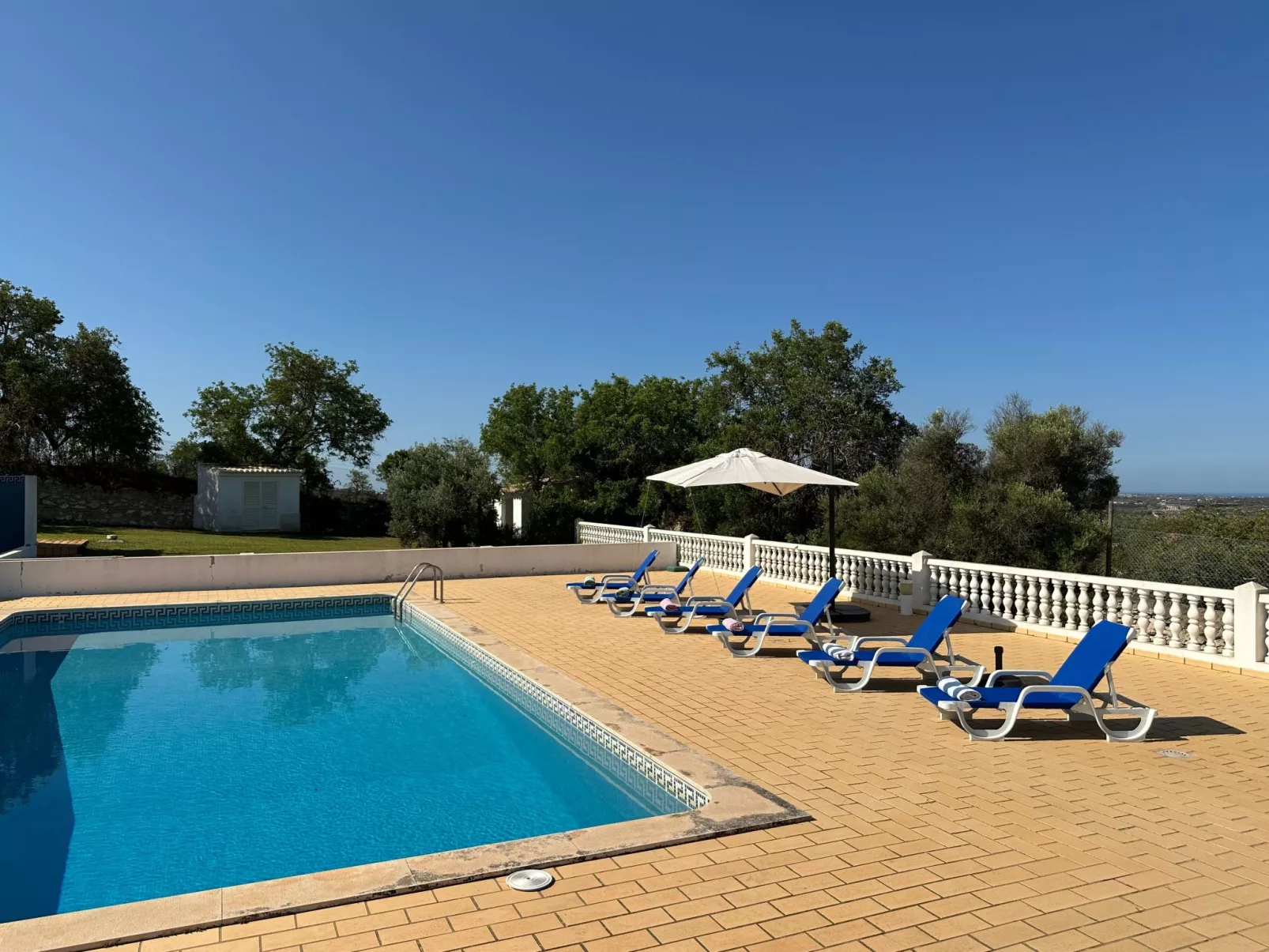 Anwesen mit eigenem Pool-Image-tags.info