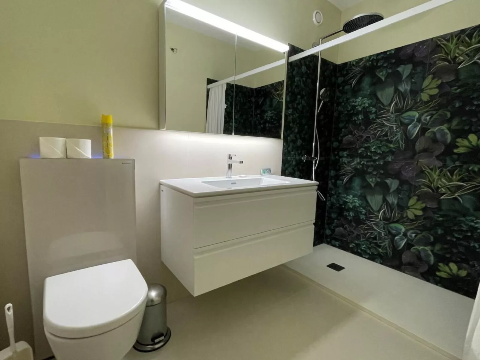 Navengana 4 mit Pool-Image-tags.info