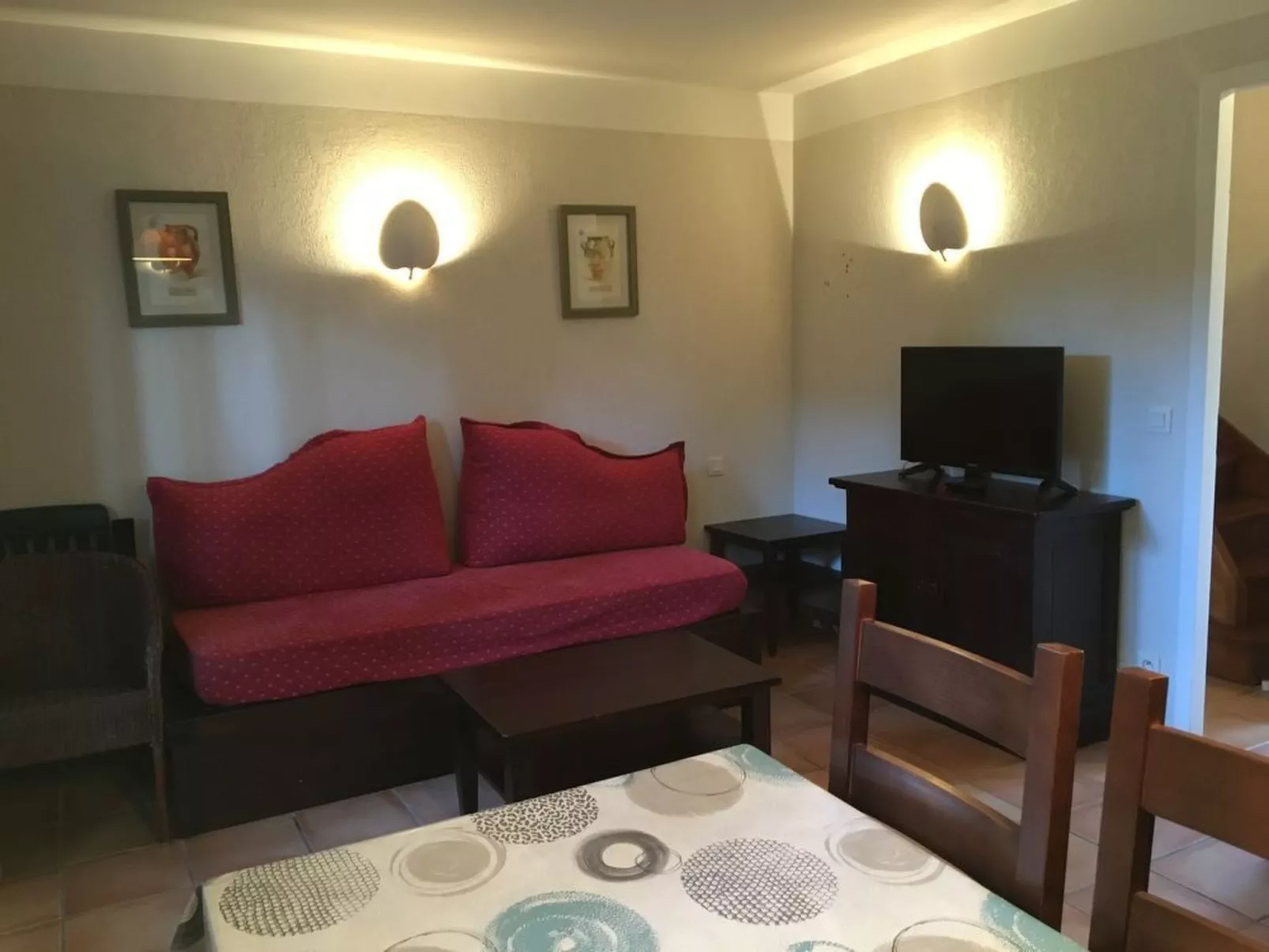 Hübsches kleines Haus in ruhiger Lage in einer baumbestandenen Residenz mit beh-Binnen