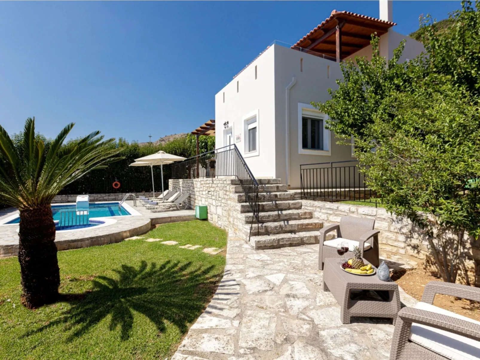 Familienvilla mit Pool, Garten, Spielplatz und BBQ-Image-tags.info