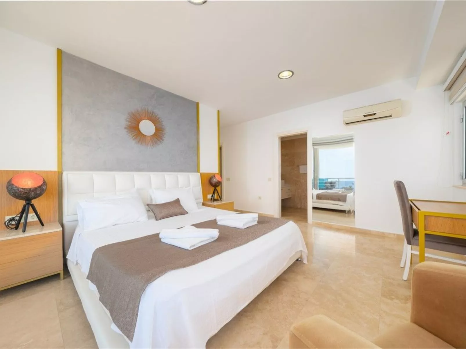 Villa Blueline mit Pool und Meerblick, im Zentrum-Binnen