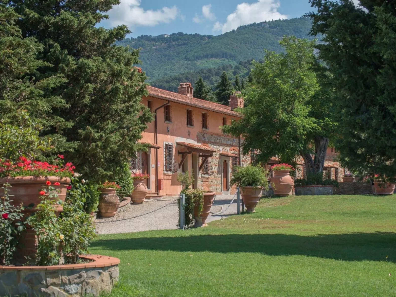 Unterkunft in einer Residenz mit Restaurant und Schwimmbad-Image-tags.info