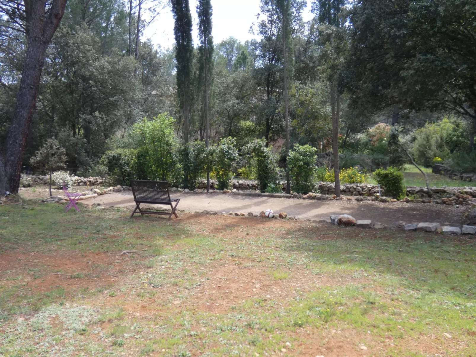 "La CIgale" mit Schwimmbad-Buiten